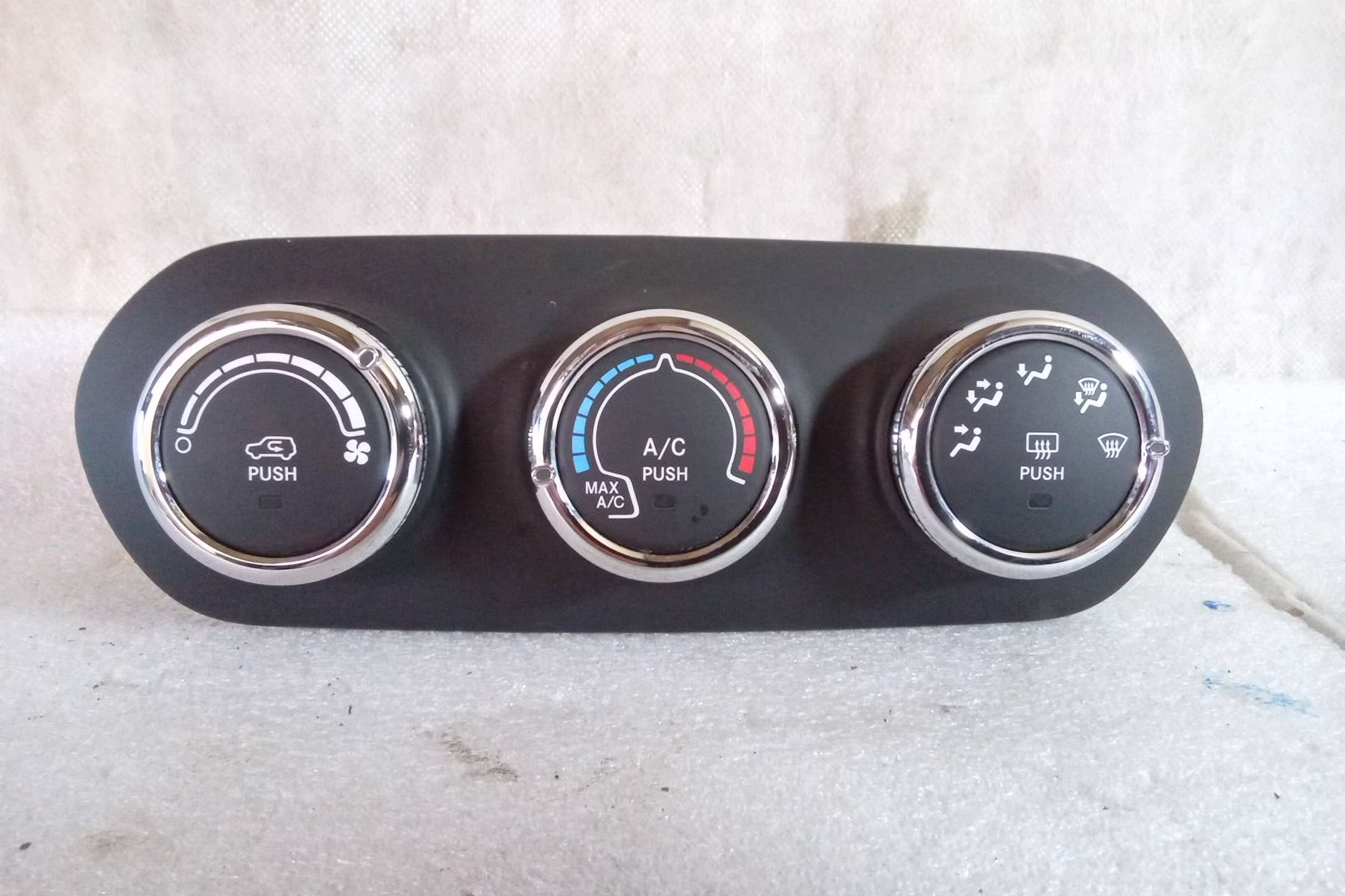 Pre-Owned 2017 Jeep Renegade Manual AC Temperature Control Panel 07356577920 OEM LKQ (Good)