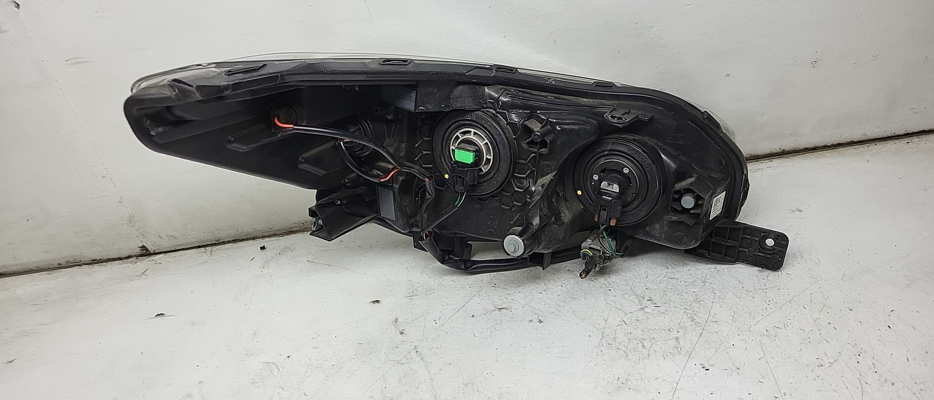 Pre-Owned 19 2019 Subaru XV Crosstrek Driver LH Head Light Lamp OEM (Good)