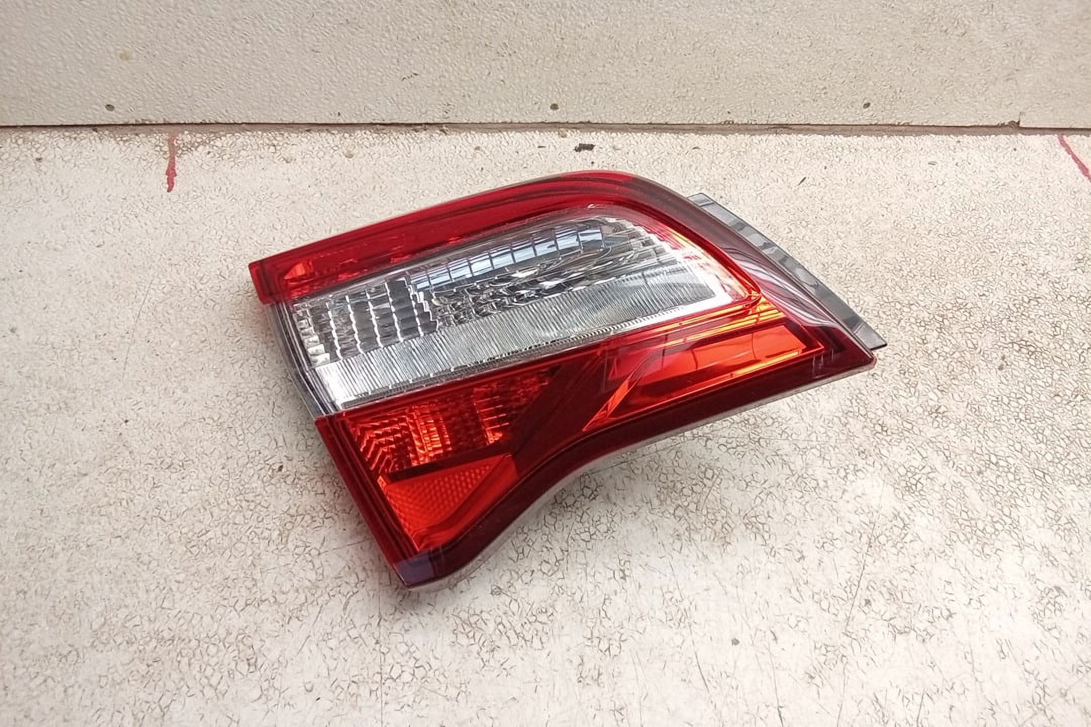 Pre-Owned 2017 Subaru Forester Driver LH Tail Lamp Assembly OEM (Good)