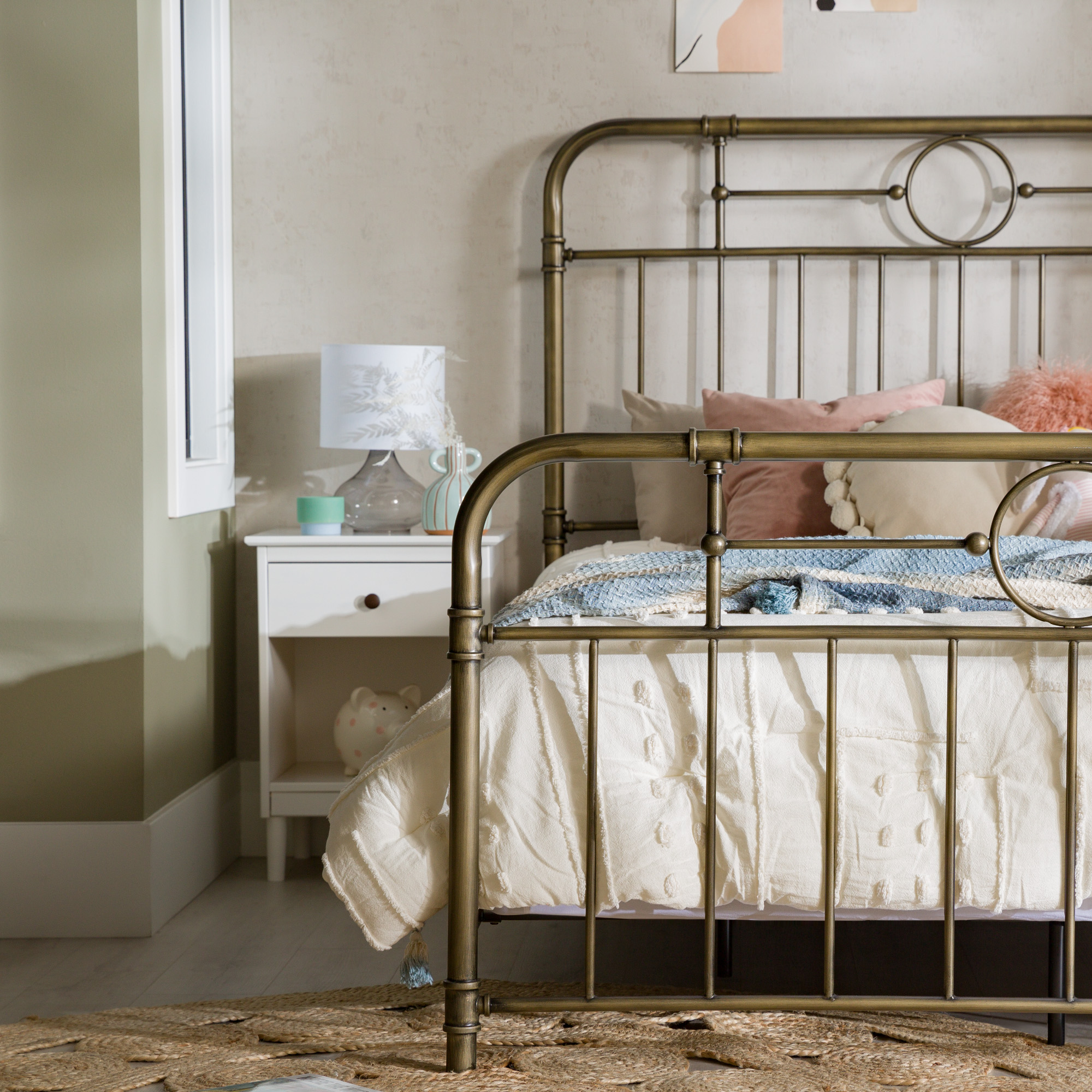 Walker Edison Scarlett Boho Farmhouse Antiqued Bronze Metal Pipe Queen Bed, Bronze