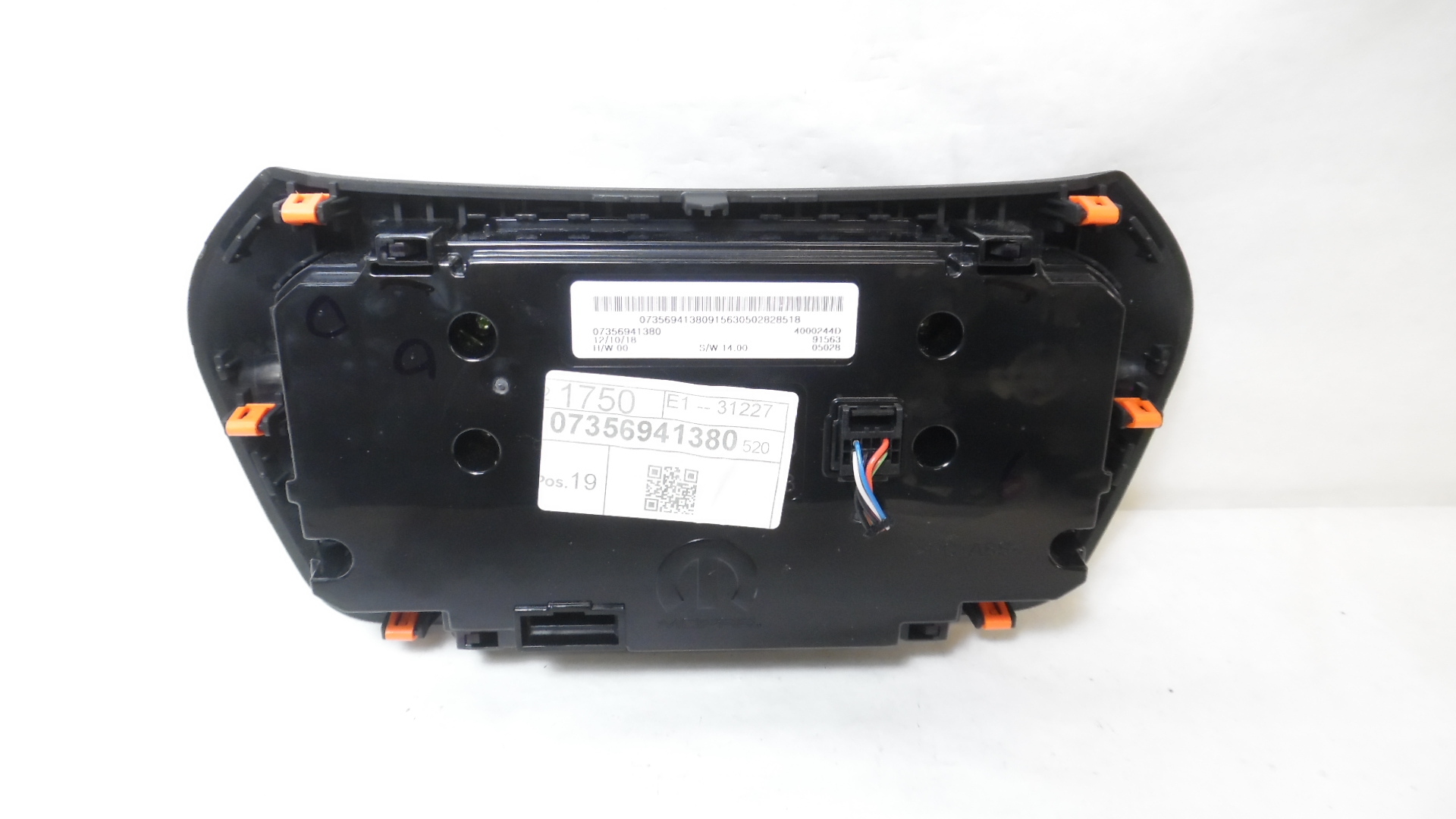 Pre-Owned 2018 2019 2020 Jeep Renegade Auto Dual Climate Temperature Radio Control OEM (Good)