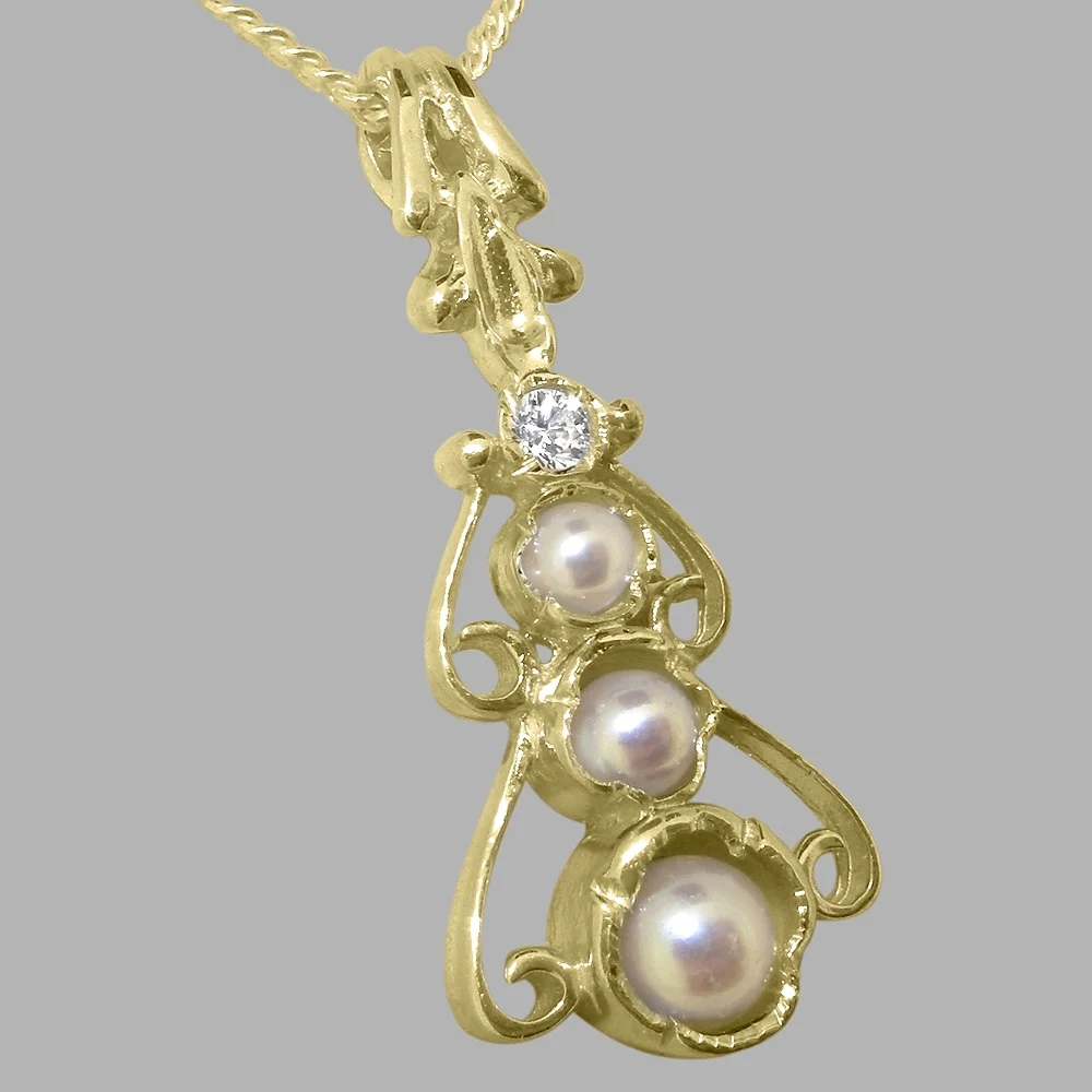 LBG 18k Yellow Gold Pendant & Chain with Cultured Pearl & Diamond Womens Bohemian Pendant & Chain - Chain length 16