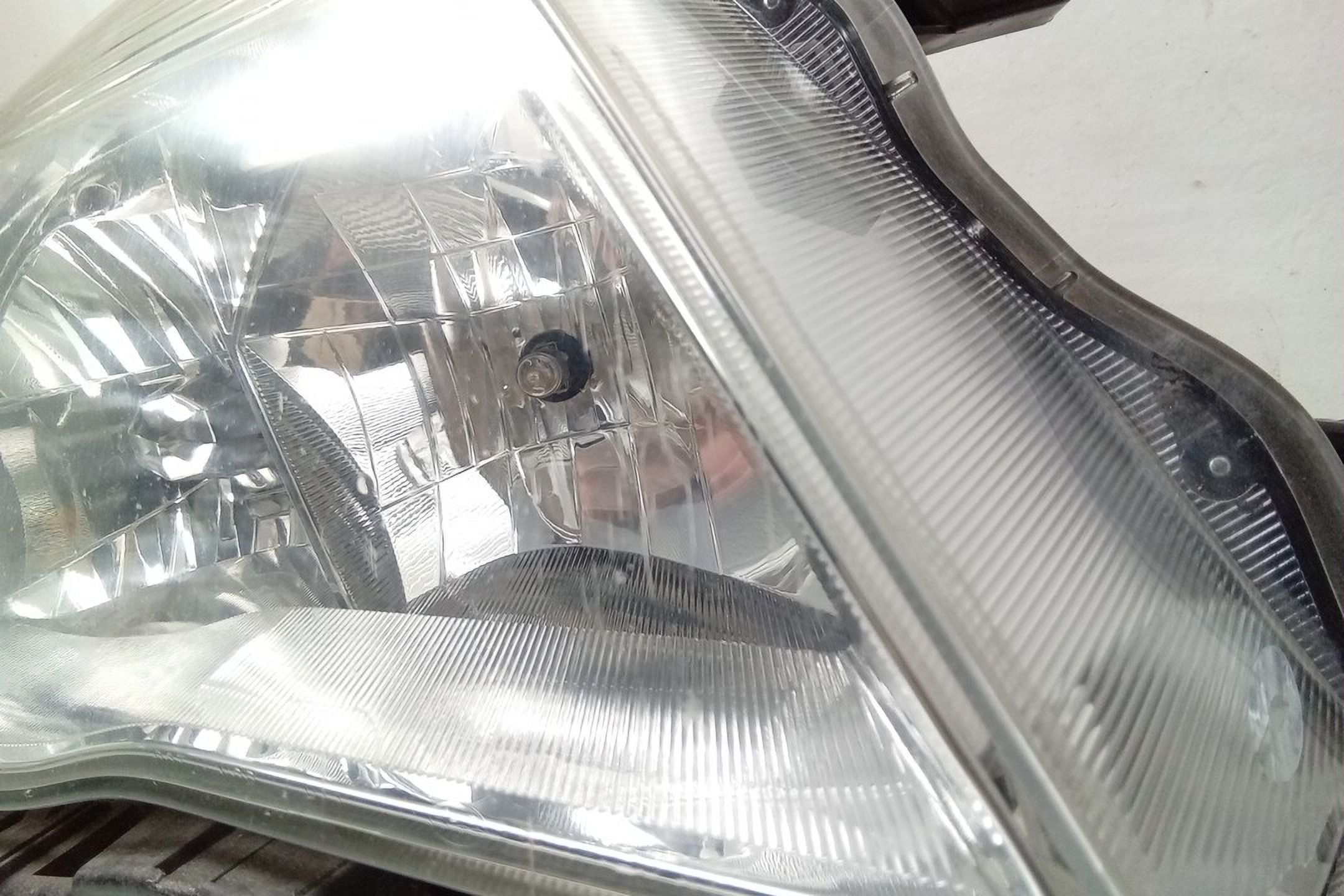 Pre-Owned 11 2011 Subaru Forester Passenger RH Head Light Lamp OEM (Good)