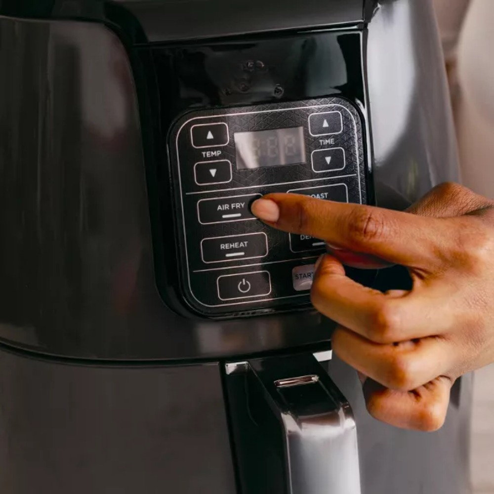 AF101 4qt Air Fryer Easy-to-clean Basket and Crisper Plate Black