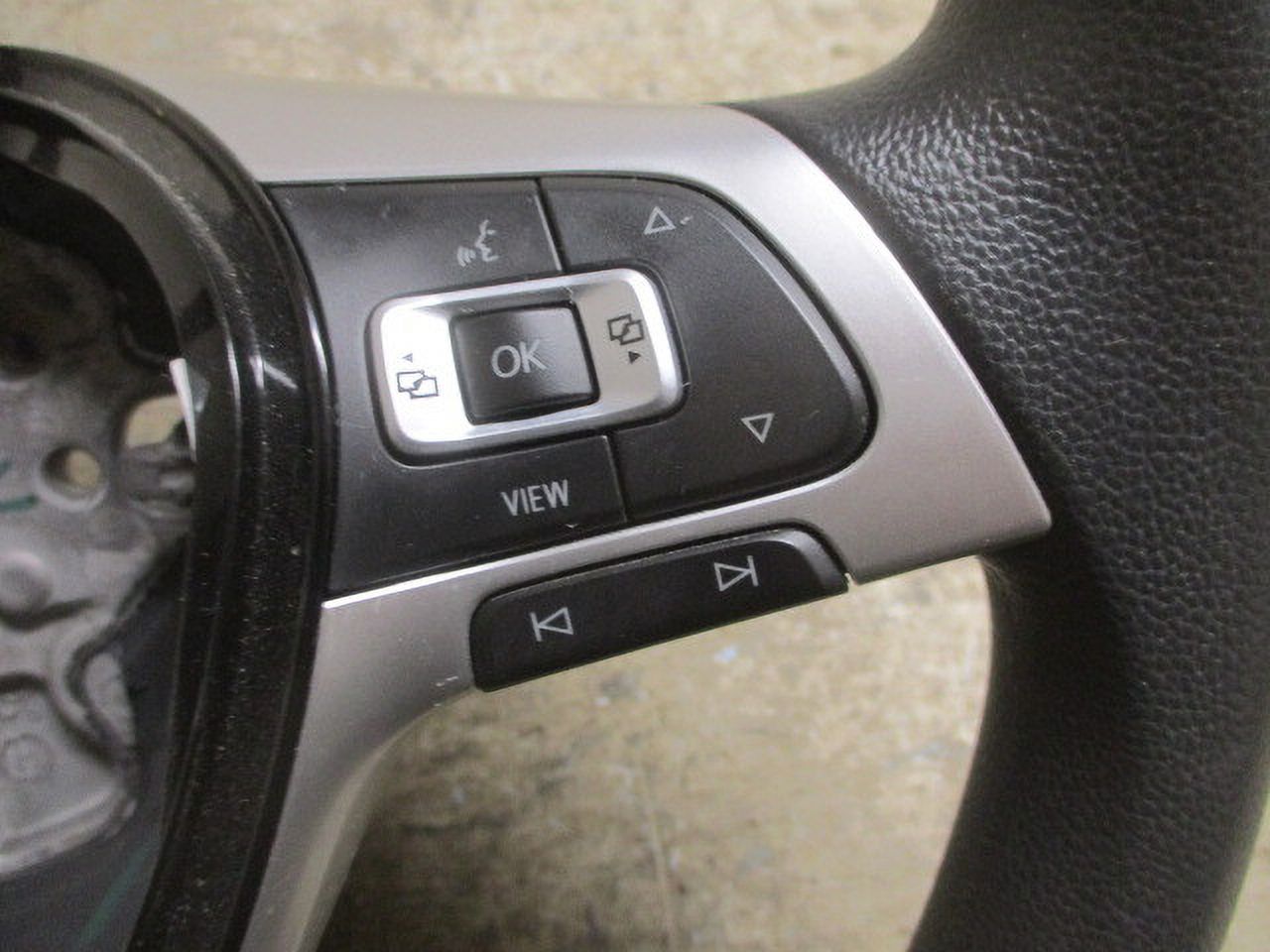 Pre-Owned 2019 Volkswagen Jetta Steering Wheel w/Cruise Control OEM LKQ (Good)