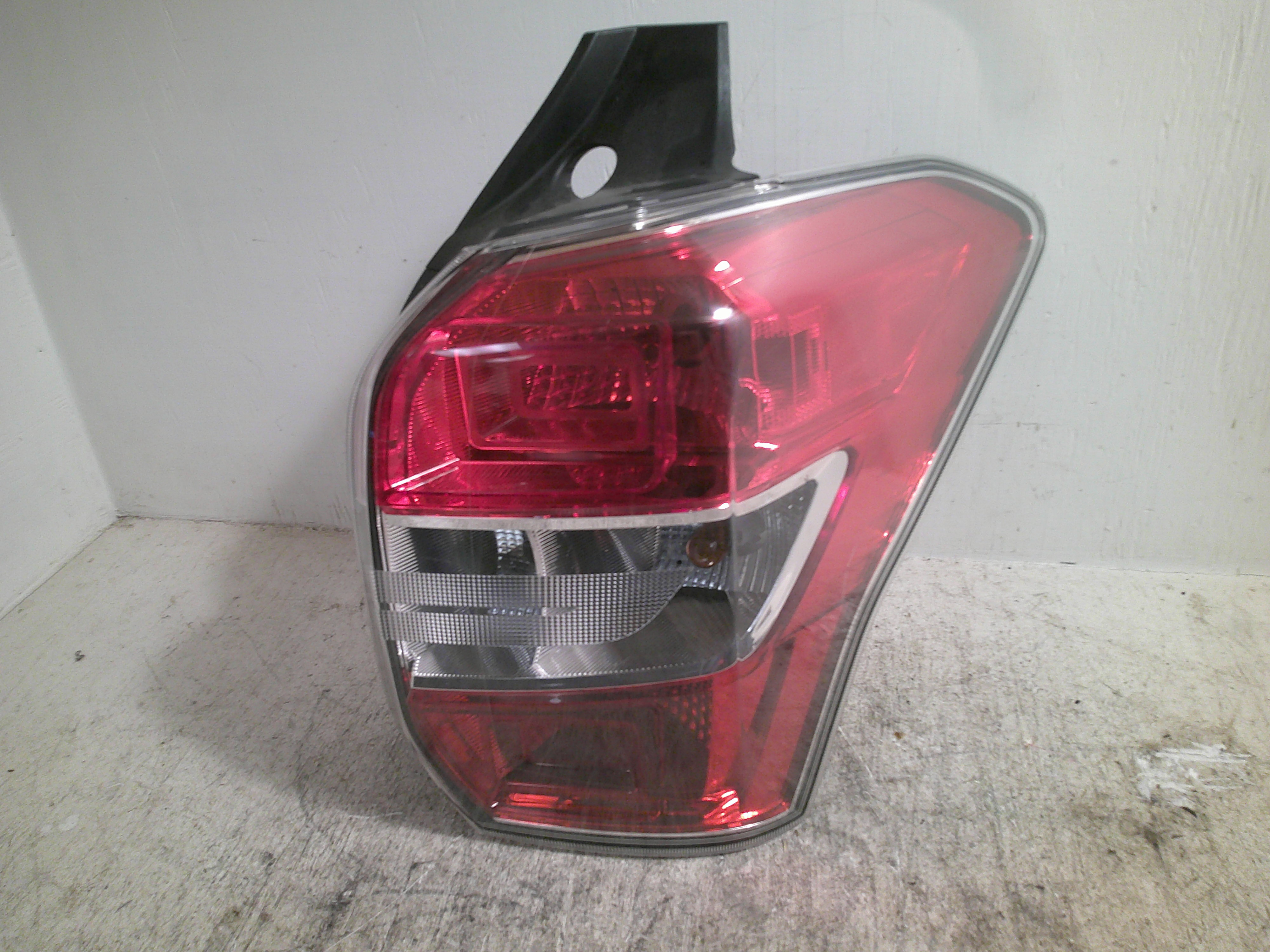Pre-Owned 14-16 Subaru Forester RH Passenger Side Quarter Mounted Tail Light OEM LKQ (Good)