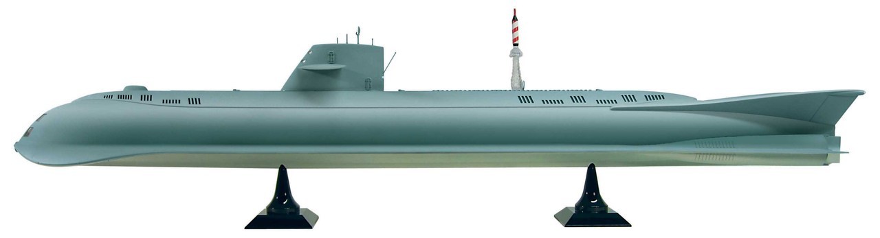 Voyage to the Bottom of the Sea - The Seaview w/8 Windows New