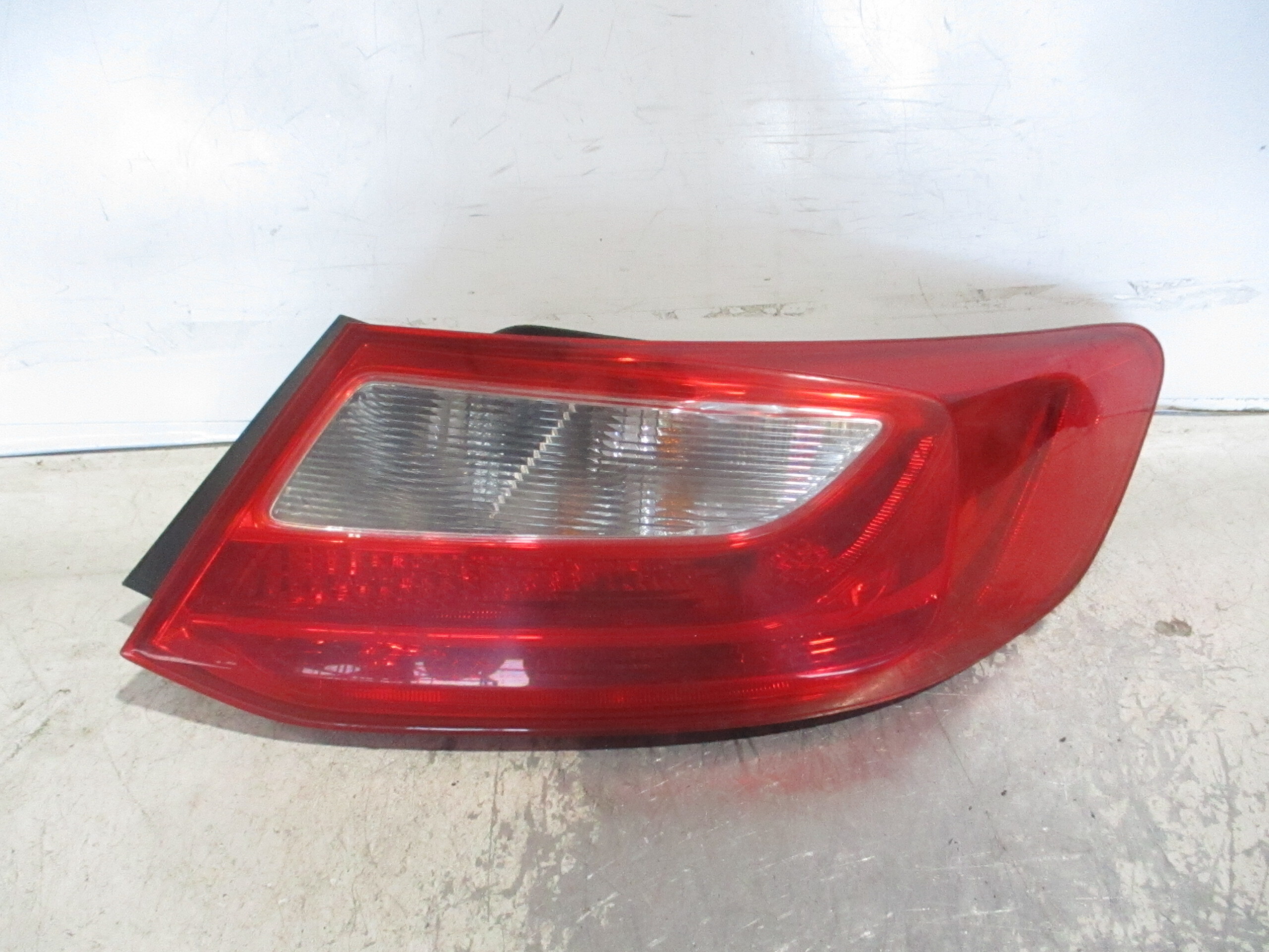 Pre-Owned 2013-2015 Honda Accord Passenger RH Tail Light Lamp OEM (Good)