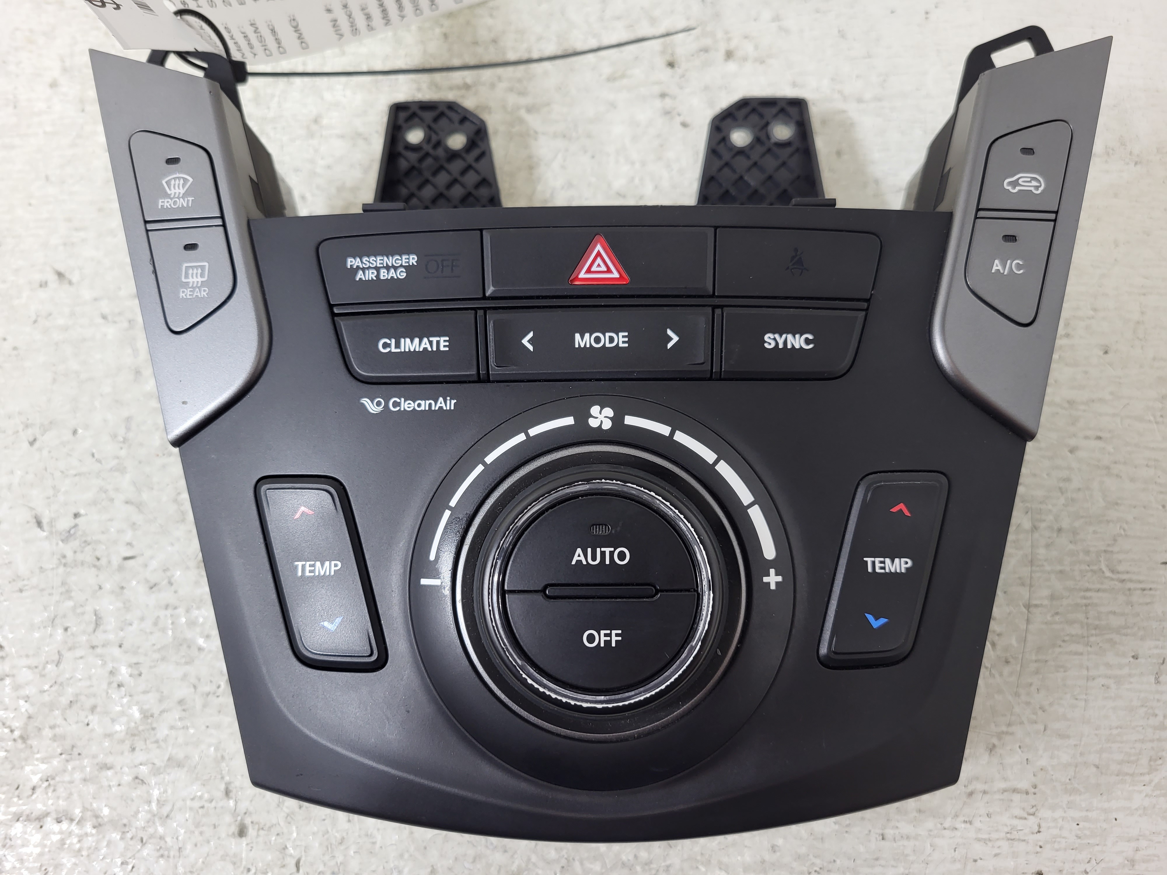 Pre-Owned 2017-2018 Hyundai Santa Fe AC Heat Temperature Control Unit OEM LKQ (Good)