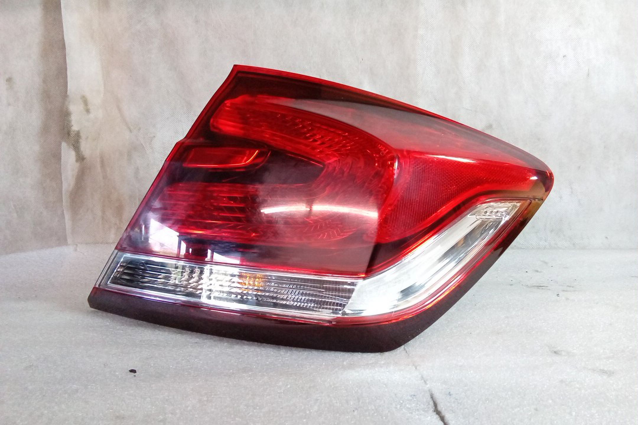 Pre-Owned 2015 Honda Civic Sedan Passenger Side Quarter Mounted Tail Lamp OEM LKQ (Good)