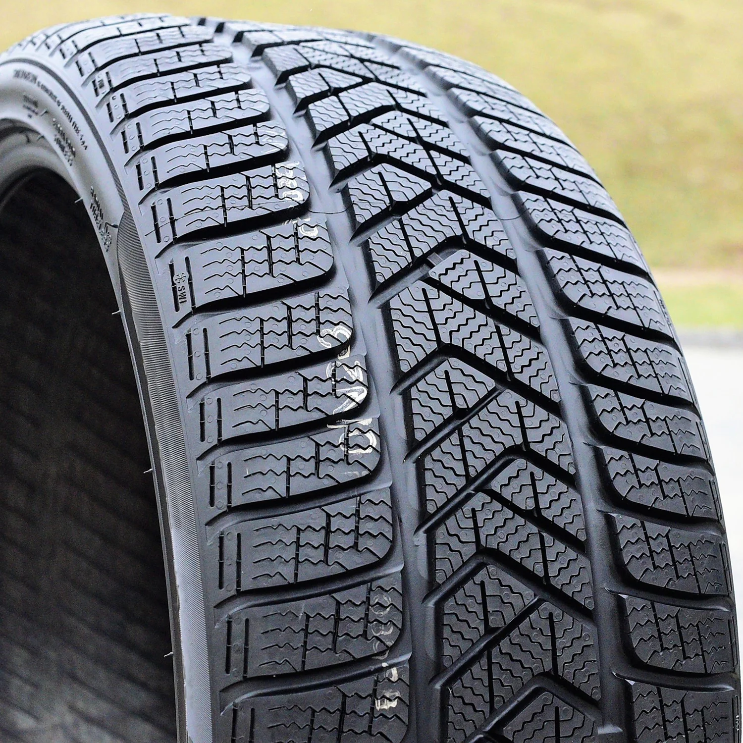 Pirelli Winter Sottozero 3 Winter 215/50R17 95V XL Passenger Tire