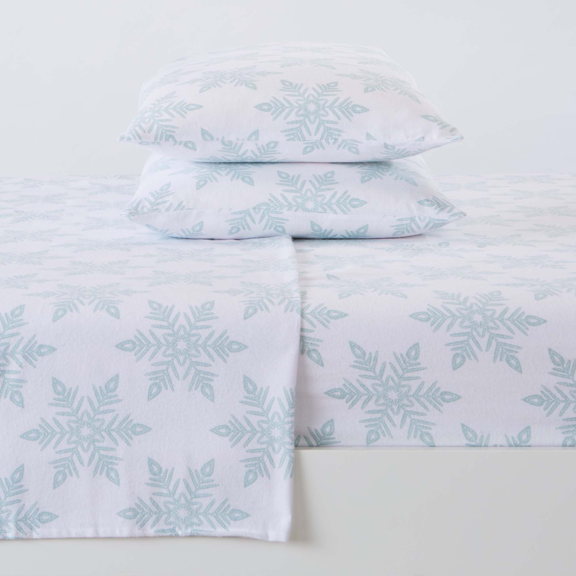 Great Bay Home Turkish Cotton Printed Flannel Sheet Set  (Queen, Snowflake - Simple White)