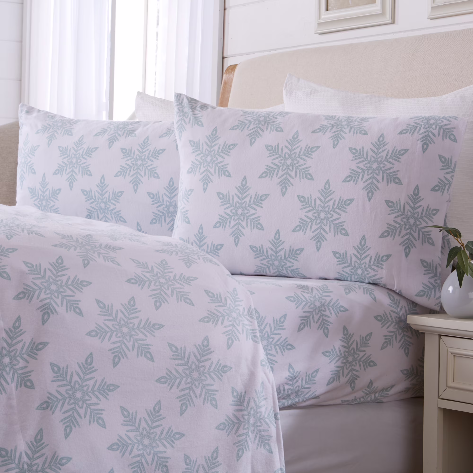 Great Bay Home Turkish Cotton Printed Flannel Sheet Set  (Queen, Snowflake - Simple White)
