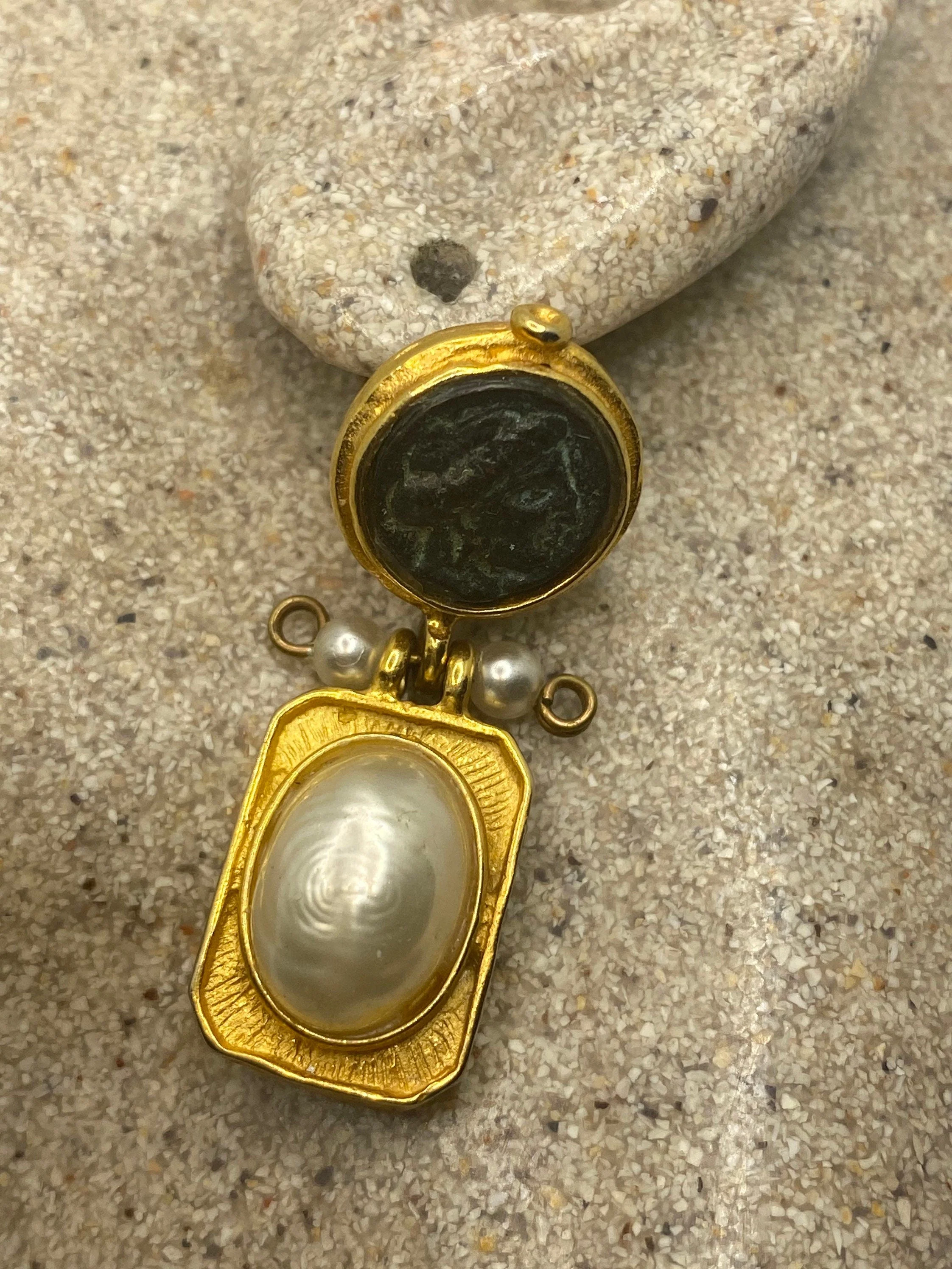 Vintage Cameo Intaglio Mobe pearl Earrings golden 925 Sterling Silver Clip on