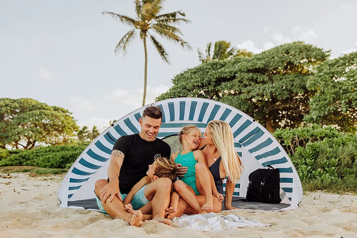 Picnic Time Family of Brands Manta Portable Beach Tent 113-00-211-000-0