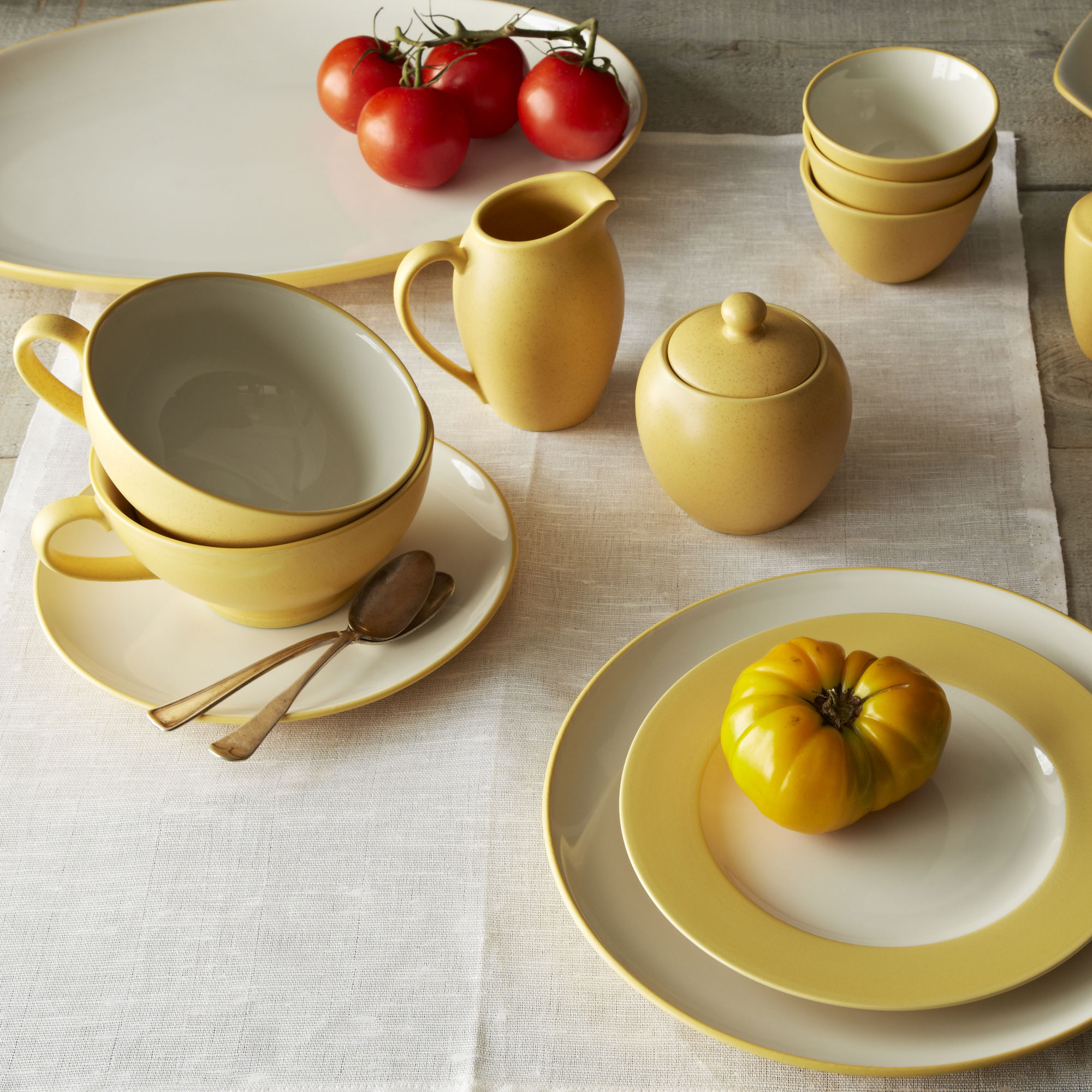 Noritake Colorwave Mustard 4-Piece Coupe Place Setting