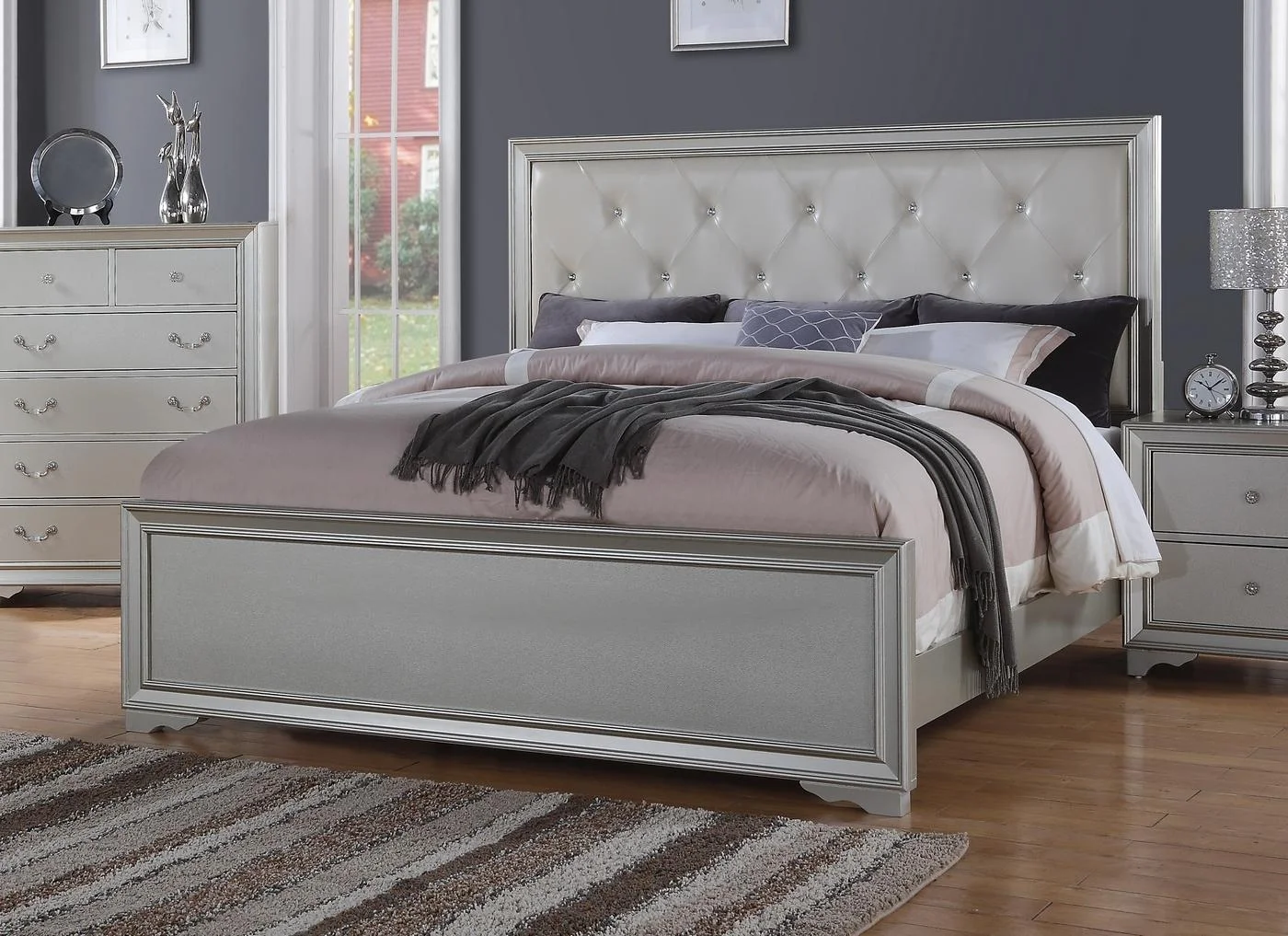 Contemporary Silver King Panel Bedroom Set 6Pc w/Leather Headboard McFerran B506