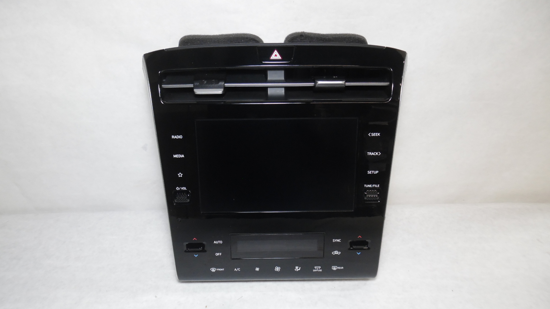 Pre-Owned 2024 Hyundai Santa Cruz Radio Media Display Screen w/ Climate Controls OEM (Good)
