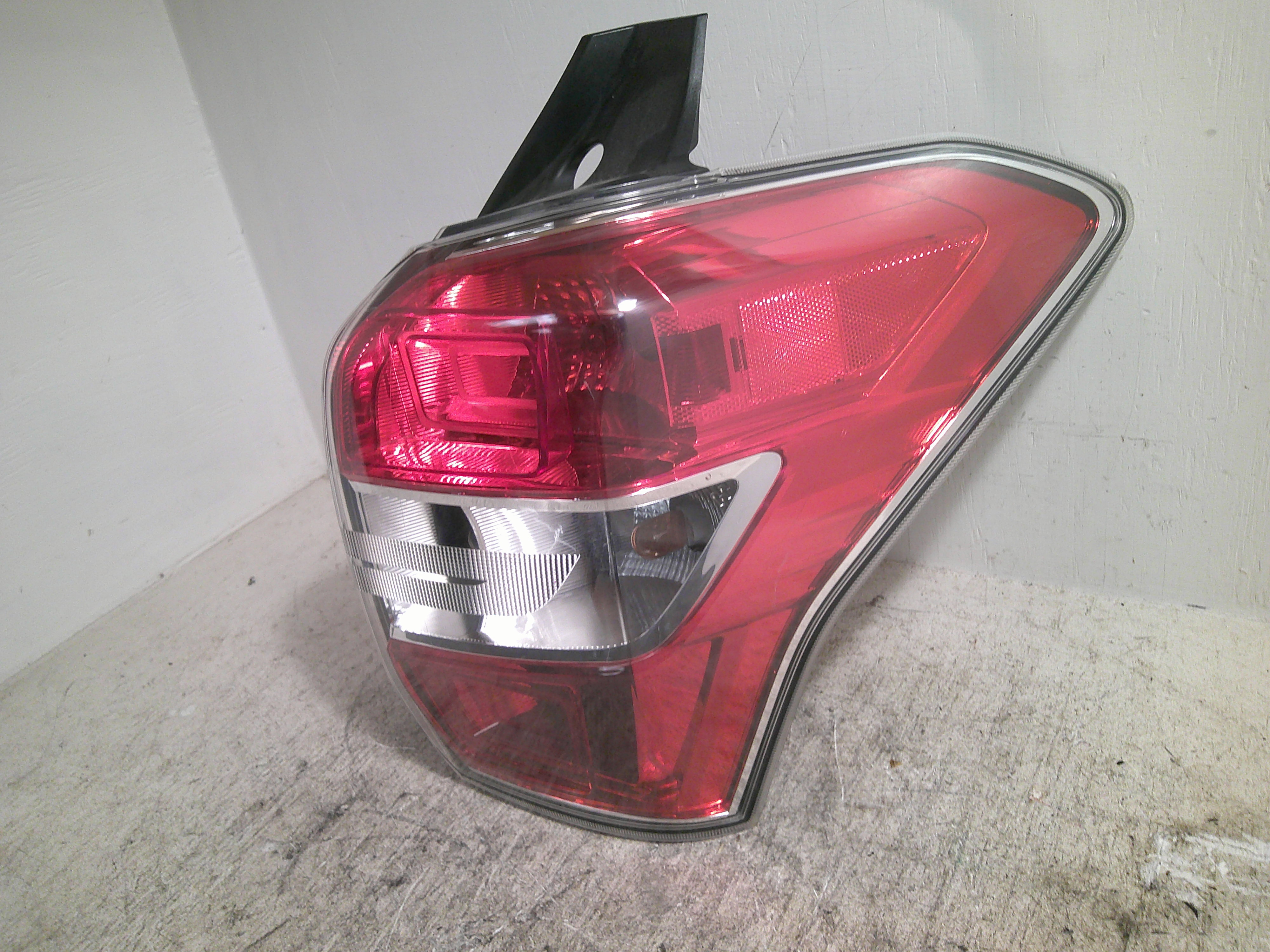 Pre-Owned 14-16 Subaru Forester RH Passenger Side Quarter Mounted Tail Light OEM LKQ (Good)
