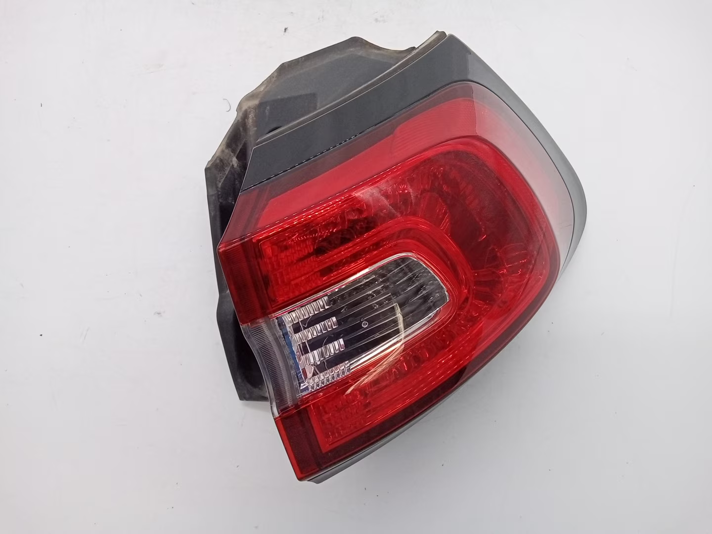 Pre-Owned 2016 Jeep Cherokee Passenger RH Tail Lamp Assembly OEM (Good)