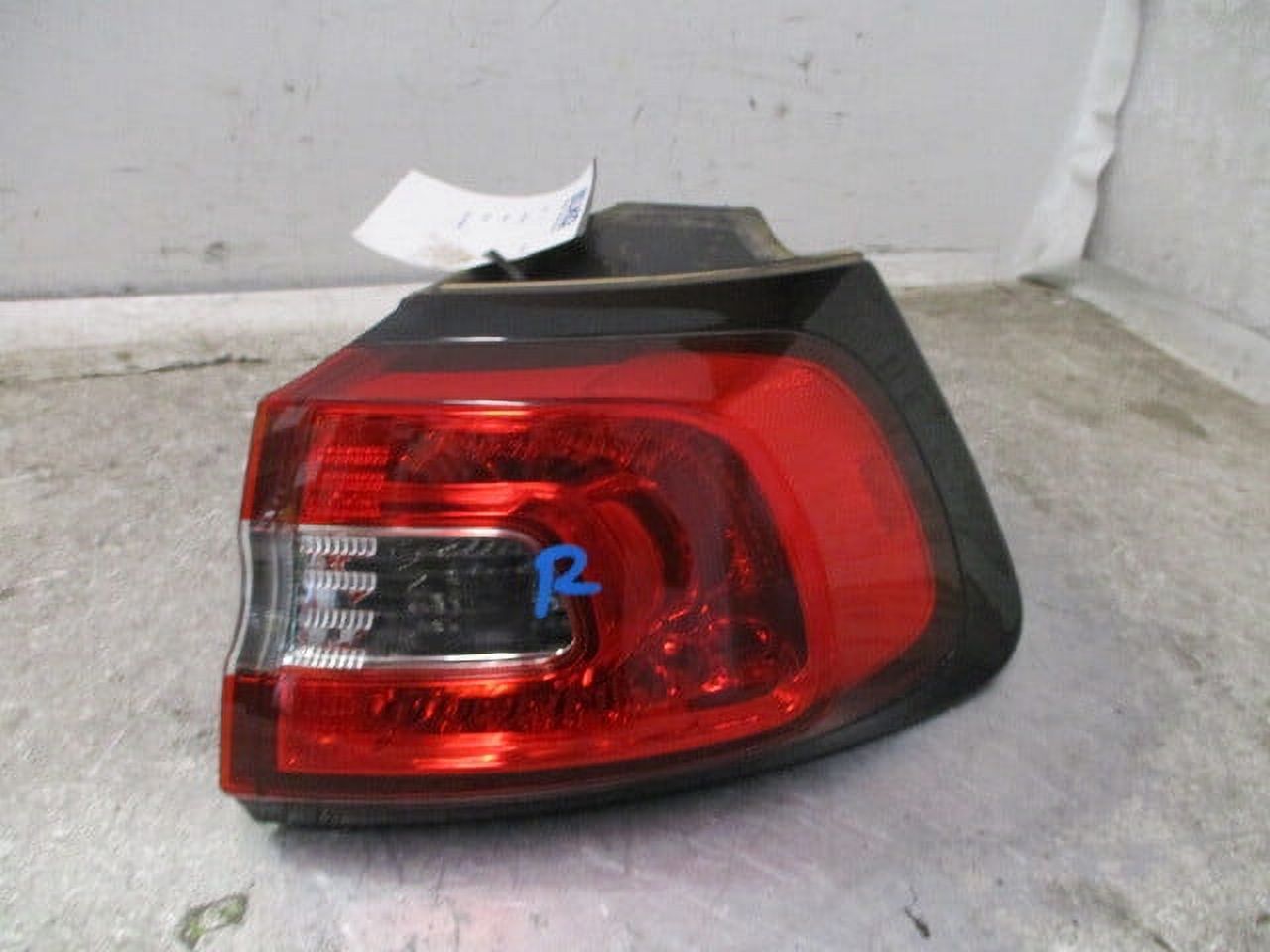 Pre-Owned 2014-2018 Jeep Cherokee Passenger RH Tail Light Lamp OEM (Good)