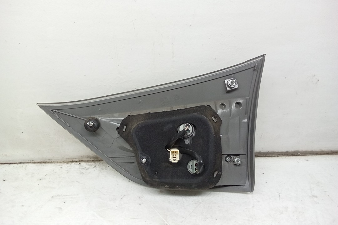 Pre-Owned 13 2013 Toyota Sienna Driver LH Lid Mounted Tail Light Lamp OEM (Good)