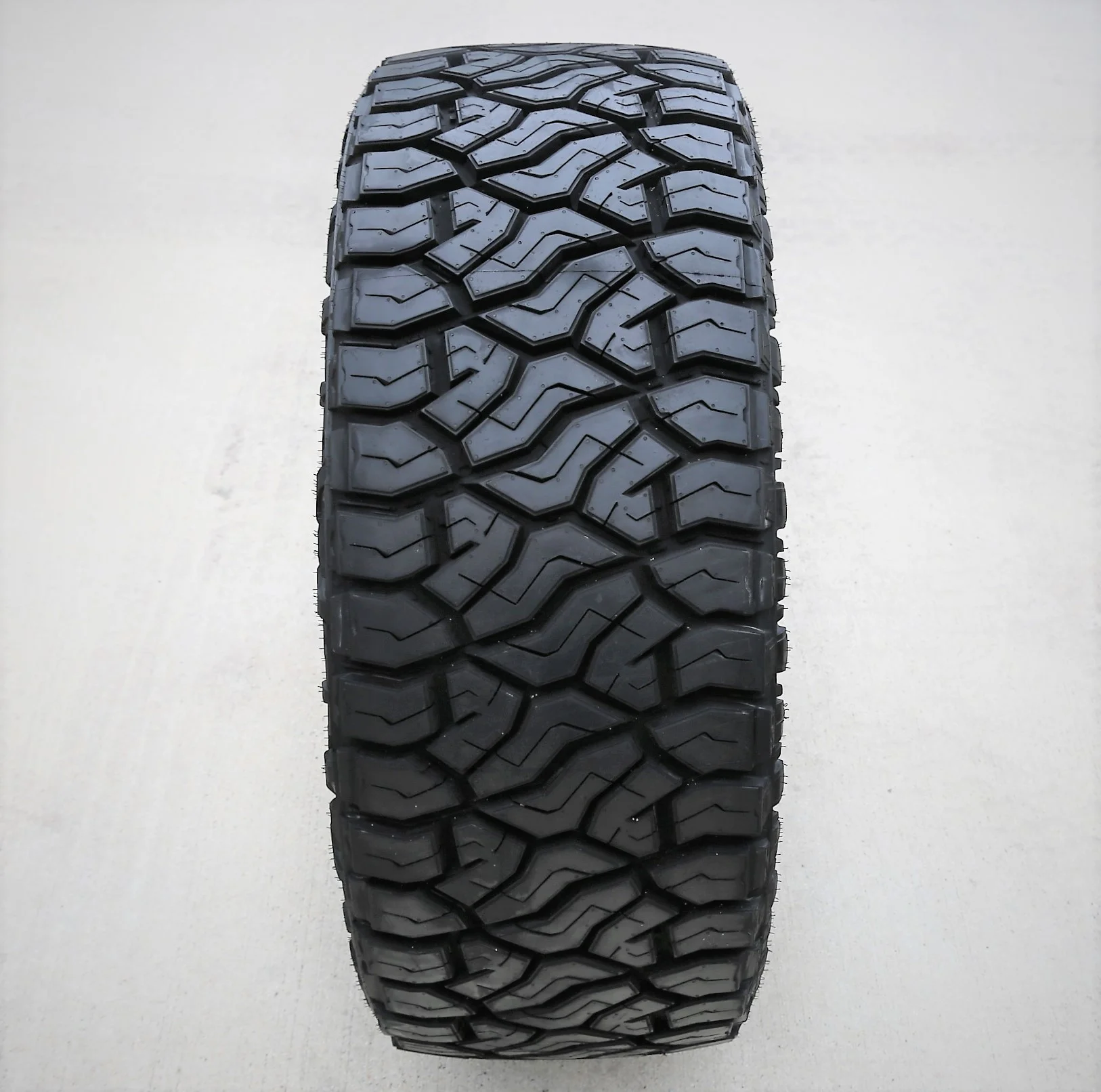 Tire Venom Power Terra Hunter R/T+ LT 31X13.50R24 Load E 10 Ply RT R/T