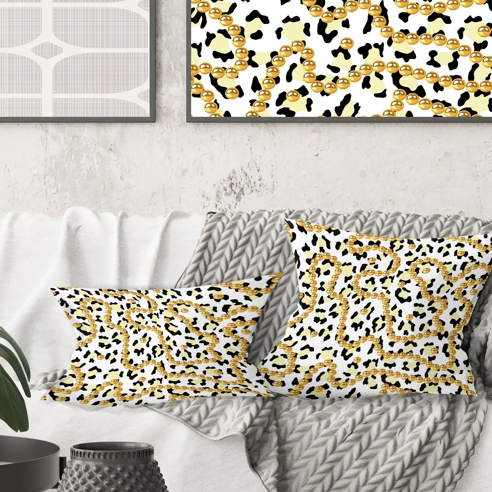 DESIGN ART Designart 'Leopard Fur Safari VI' Mid-Century Modern Throw Pillow 18 x 18 Medium