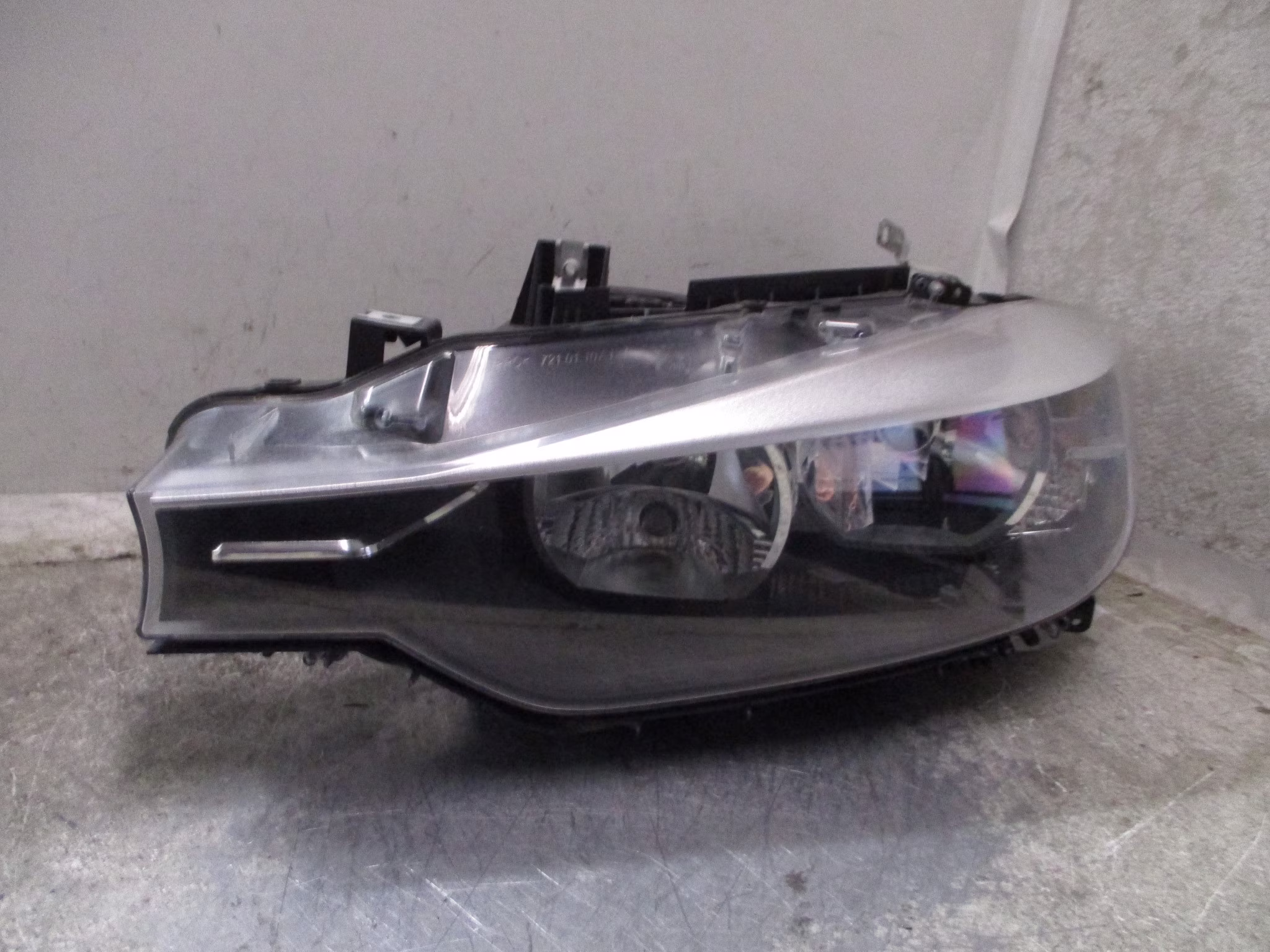 Pre-Owned 2013-2015 BMW 320i Driver LH Head Light Lamp OEM (Good)