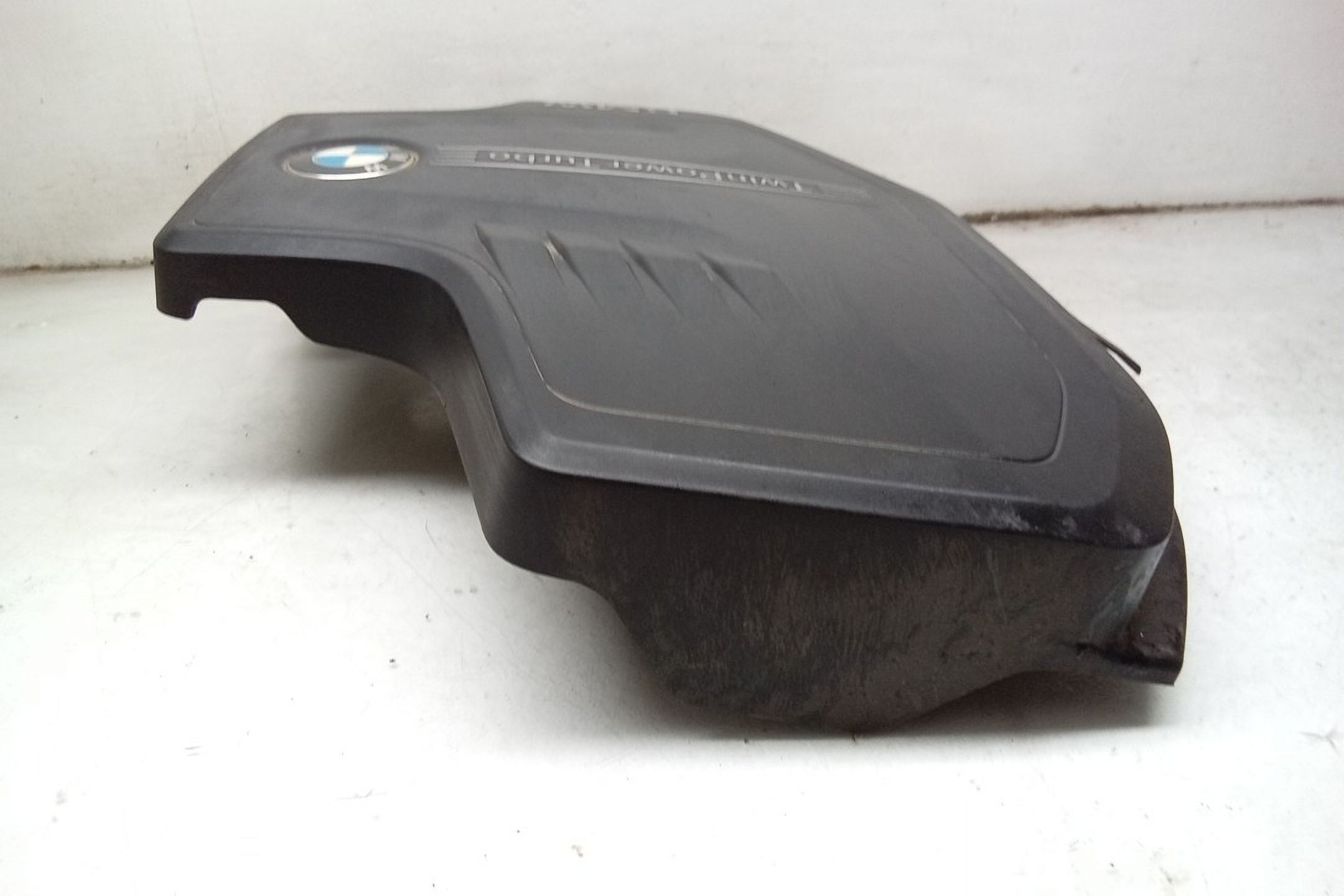 Pre-Owned 17 2017 BMW 320 Engine Cover 2.0L OEM (Good)