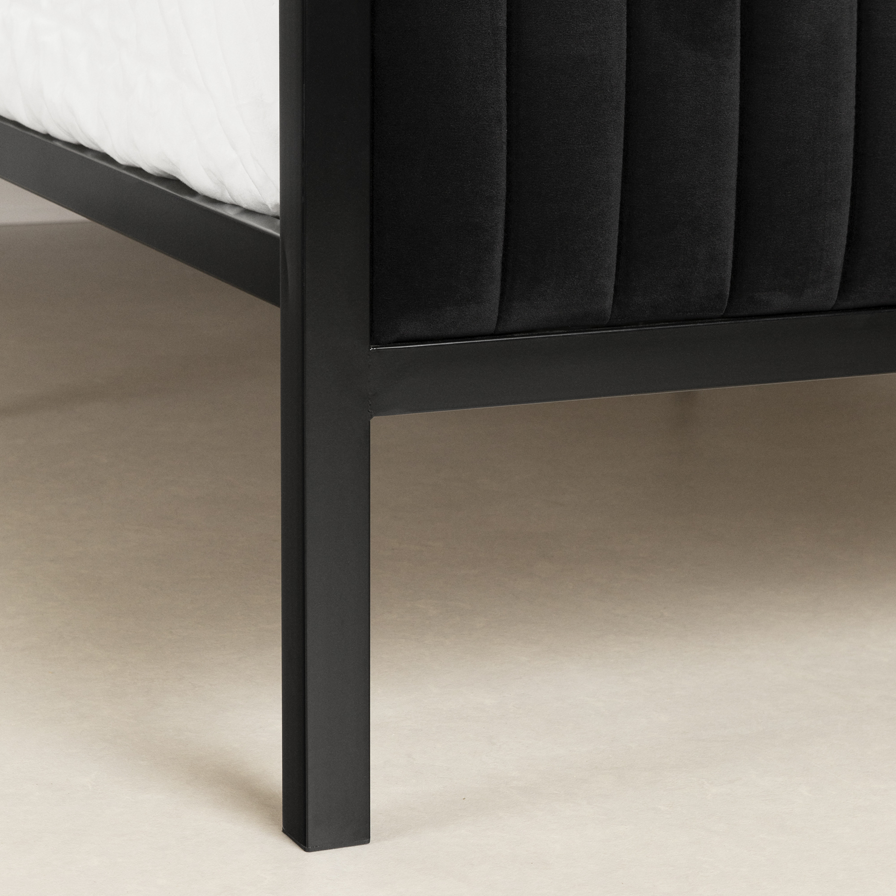 Maliza Upholstered Queen Metal Bed, Black