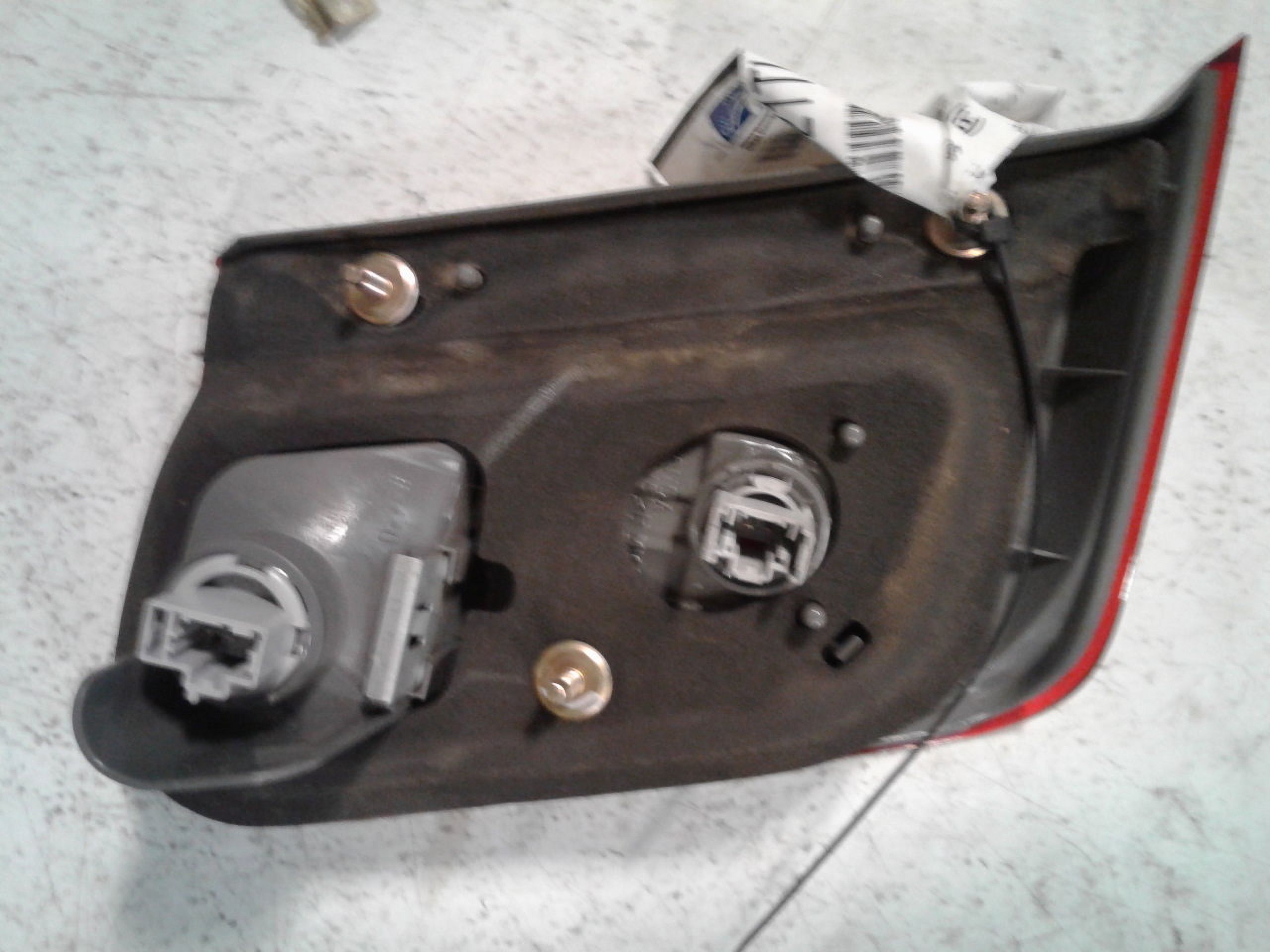 Pre-Owned 2004 Honda Civic Tail Light Assembly Lid Mounted Passenger Side RH OEM (Good)