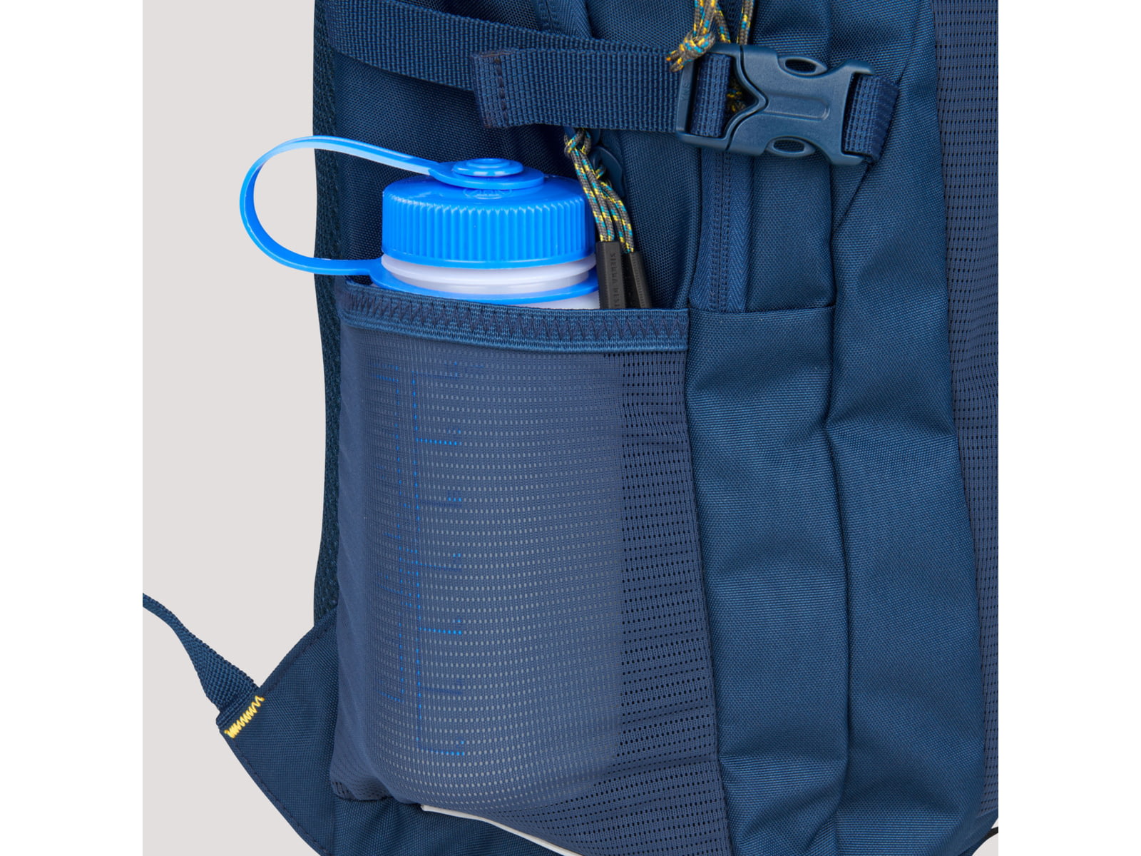 Sierra Designs Yuba Pass 25L Daypack, Blue