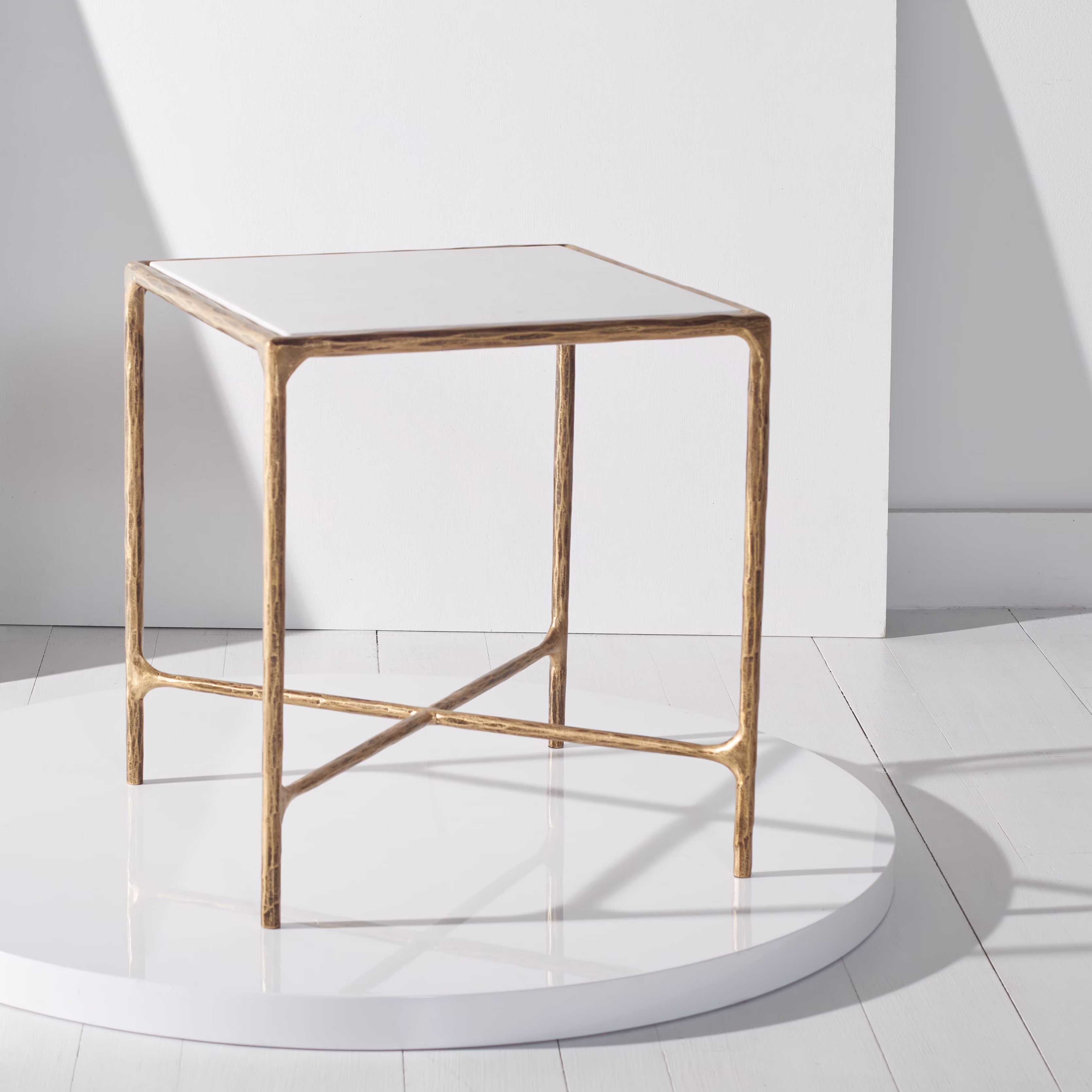 SAFAVIEH Couture Jessa Glam Glass Top Metal End Table, Brass/White