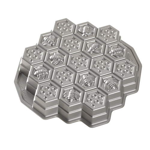 Nordic Ware Honeycomb Pull-Apart Dessert Pan - Toffee