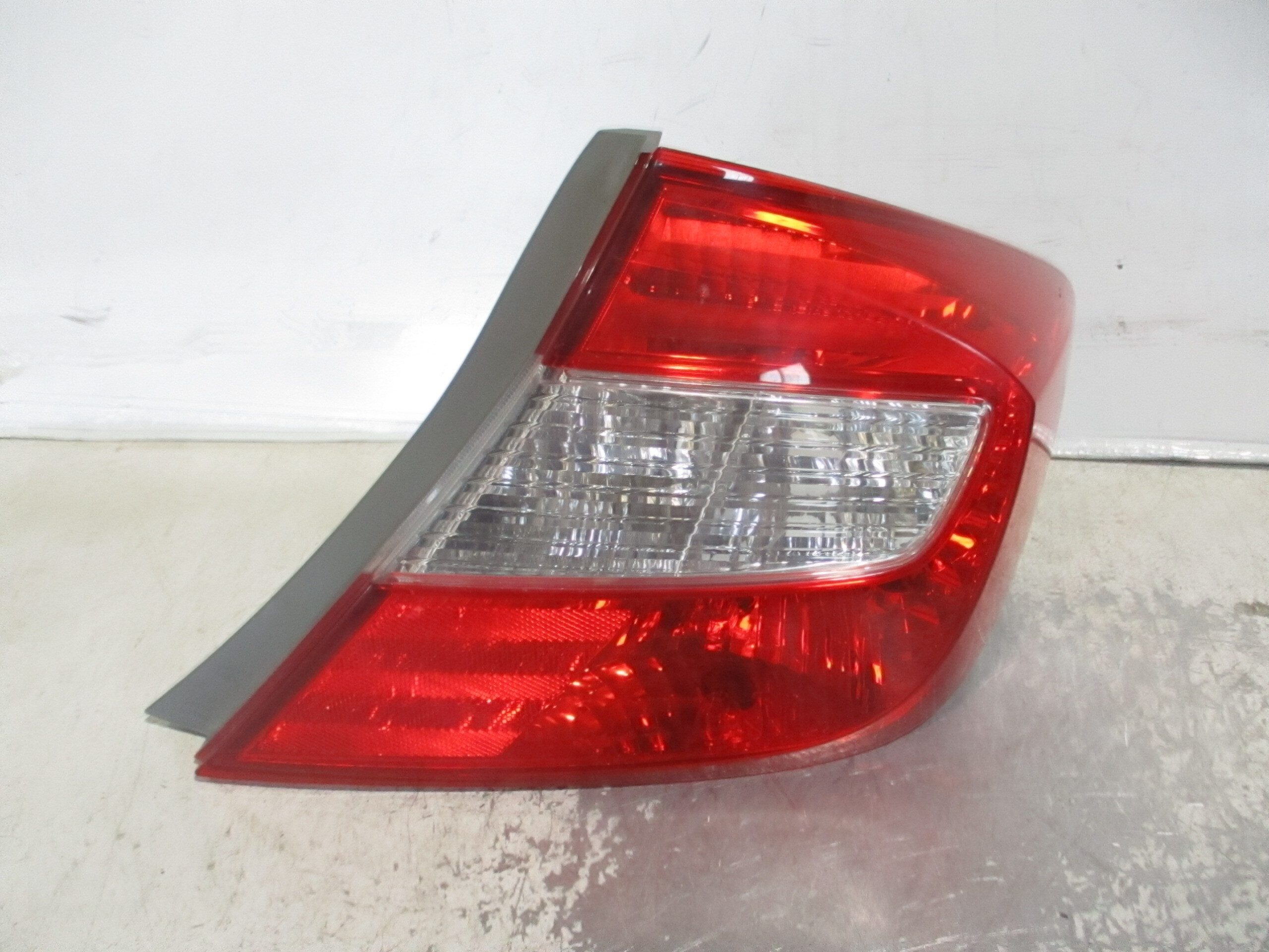 Pre-Owned 2012 Honda Civic Passenger RH Tail Light Lamp OEM (Good)