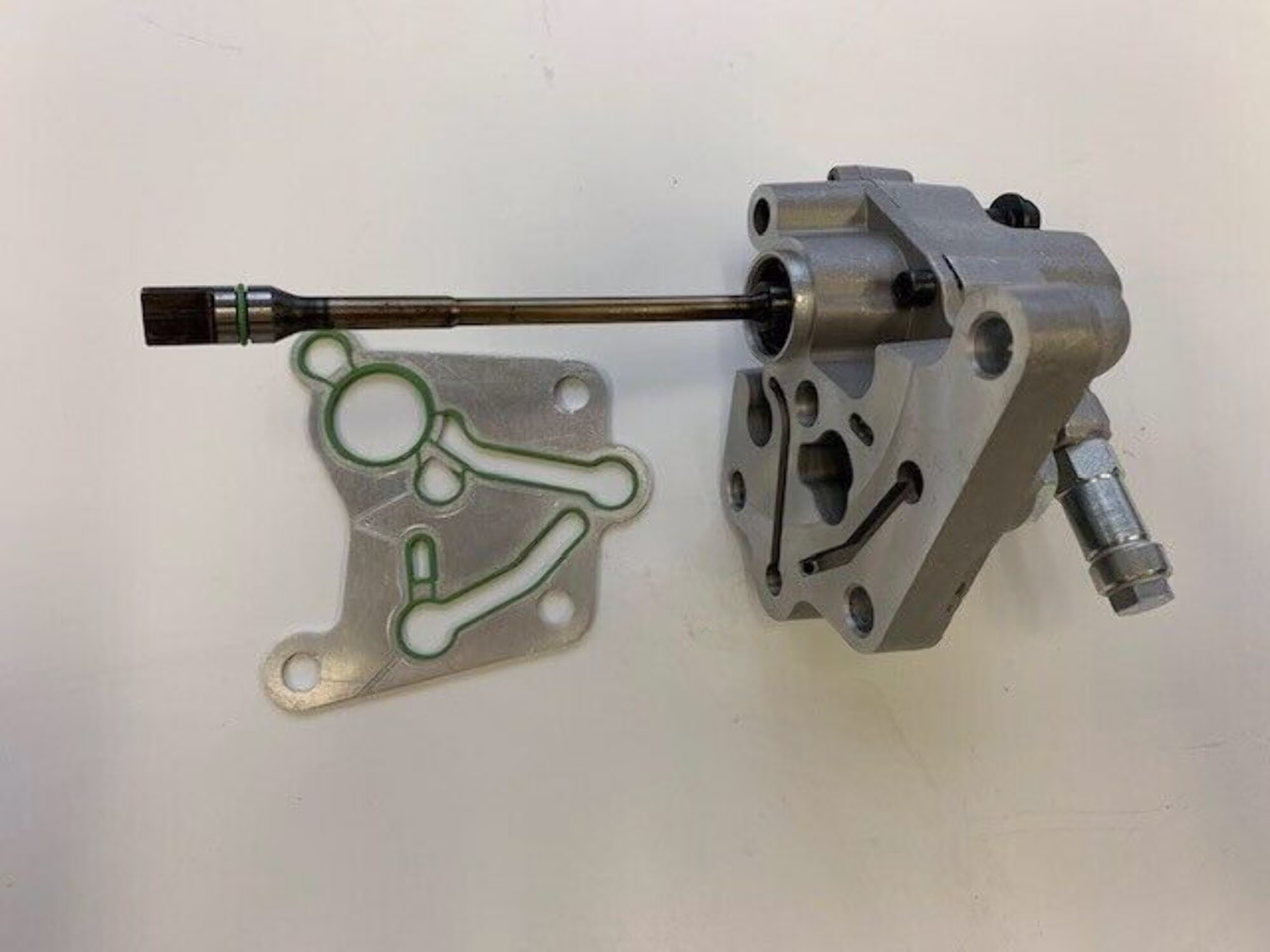 VOLVO VNL FUEL PUMP 21067551