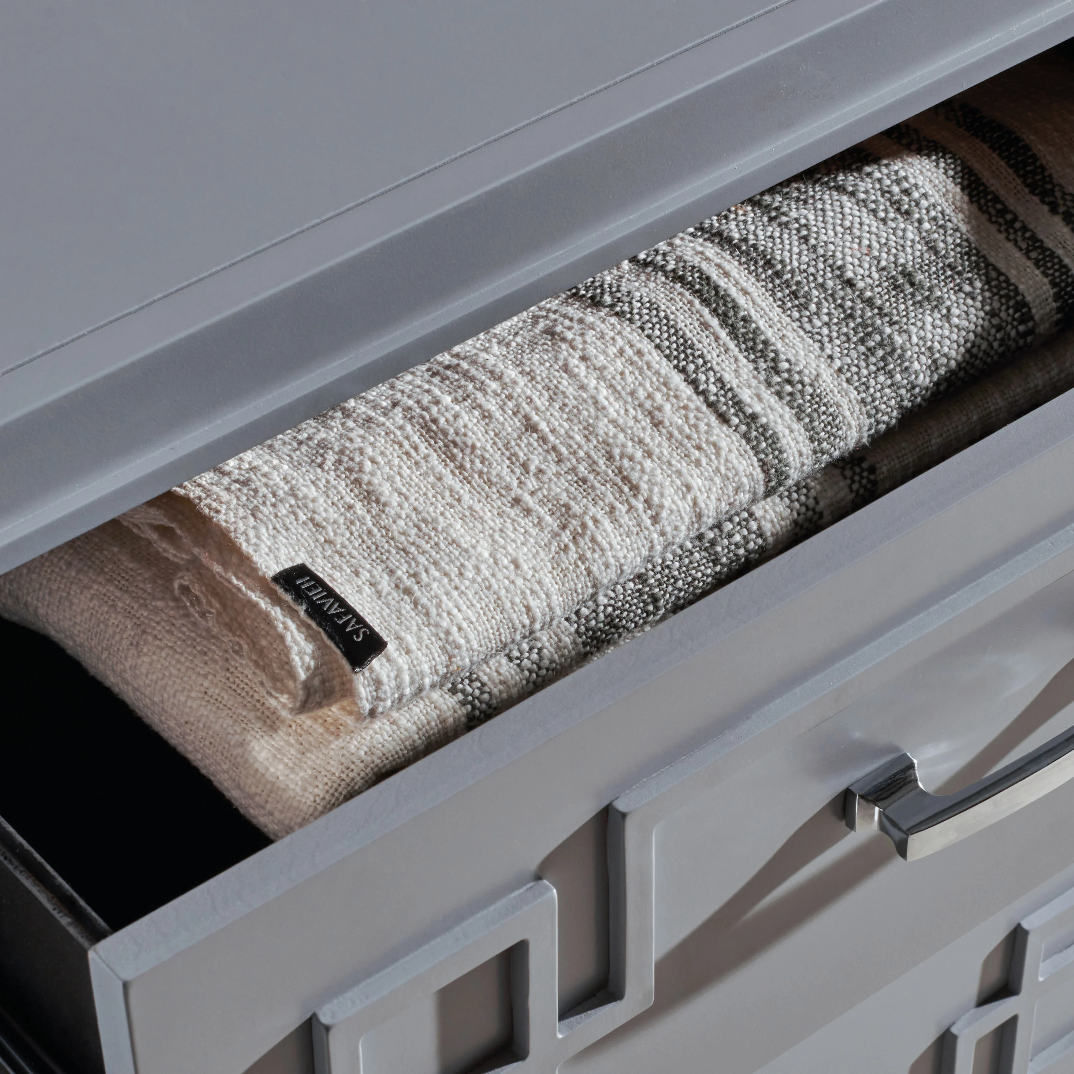 SAFAVIEH Couture Raina Glam 6-Drawer Dresser, Grey/Silver