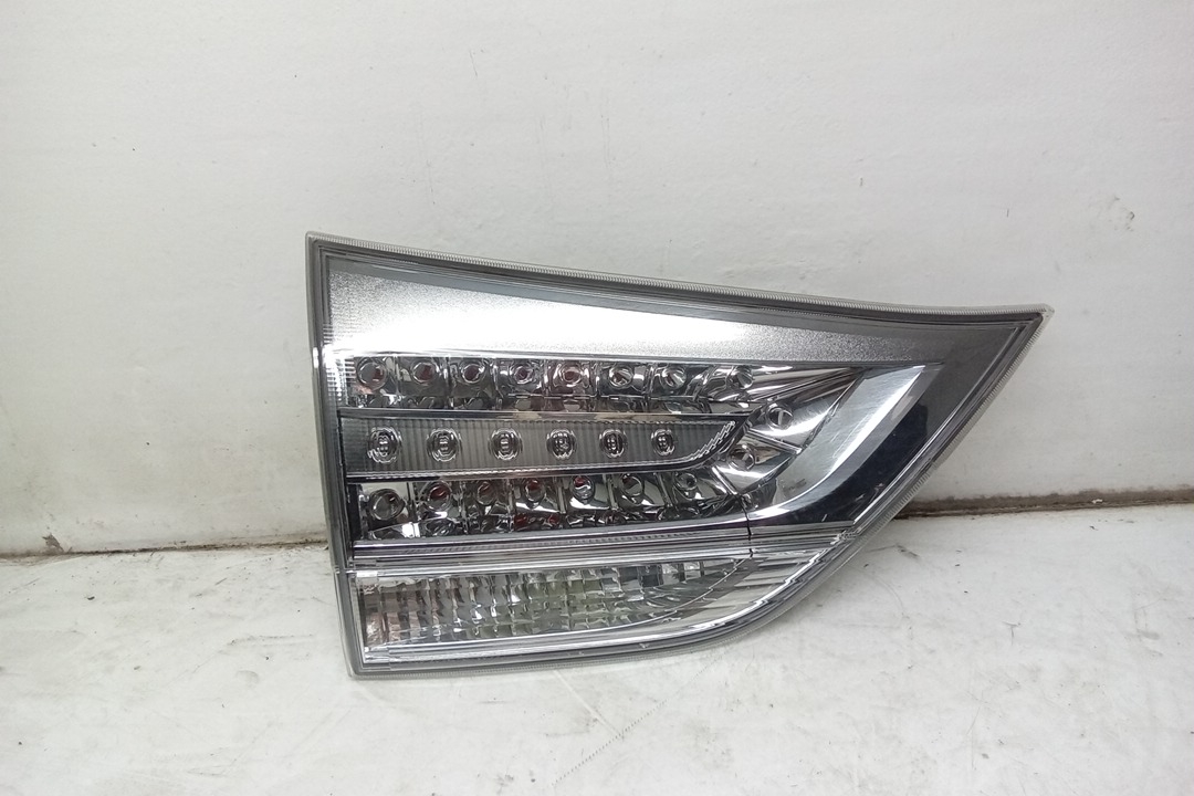 Pre-Owned 13 2013 Toyota Sienna Driver LH Lid Mounted Tail Light Lamp OEM (Good)