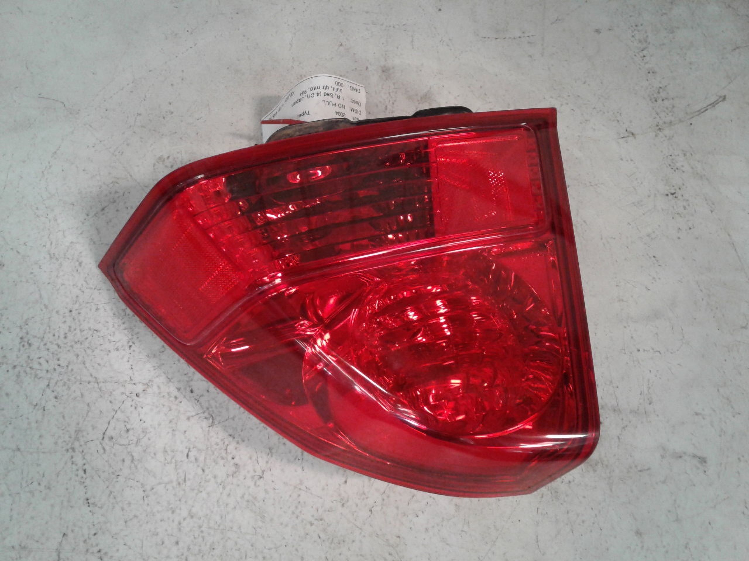 Pre-Owned 2004 Honda Civic Tail Light Assembly Passenger Side RH OEM (Good)