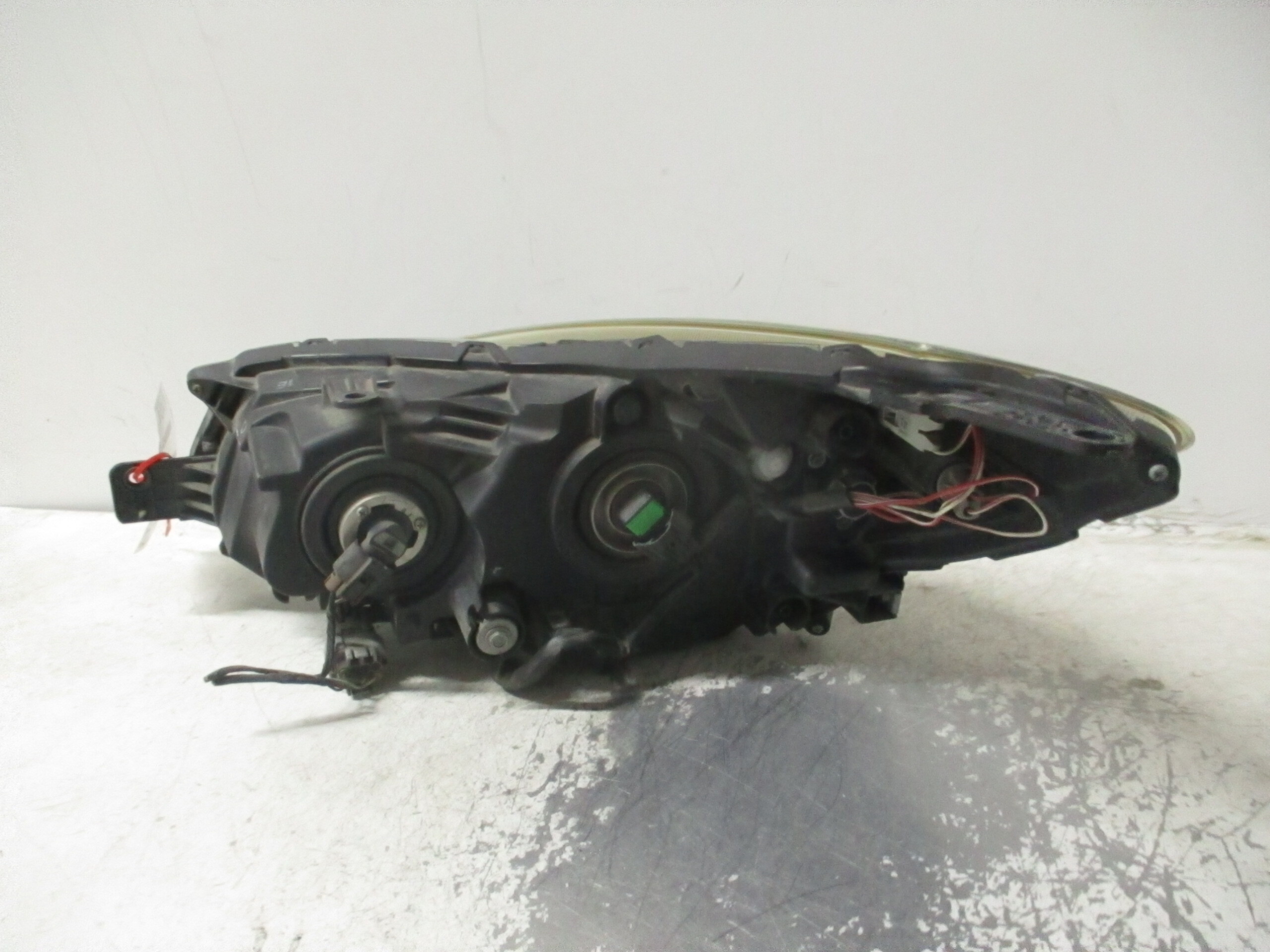 Pre-Owned 2015 Subaru XV Crosstrek Passenger RH Head Light Lamp OEM (Good)