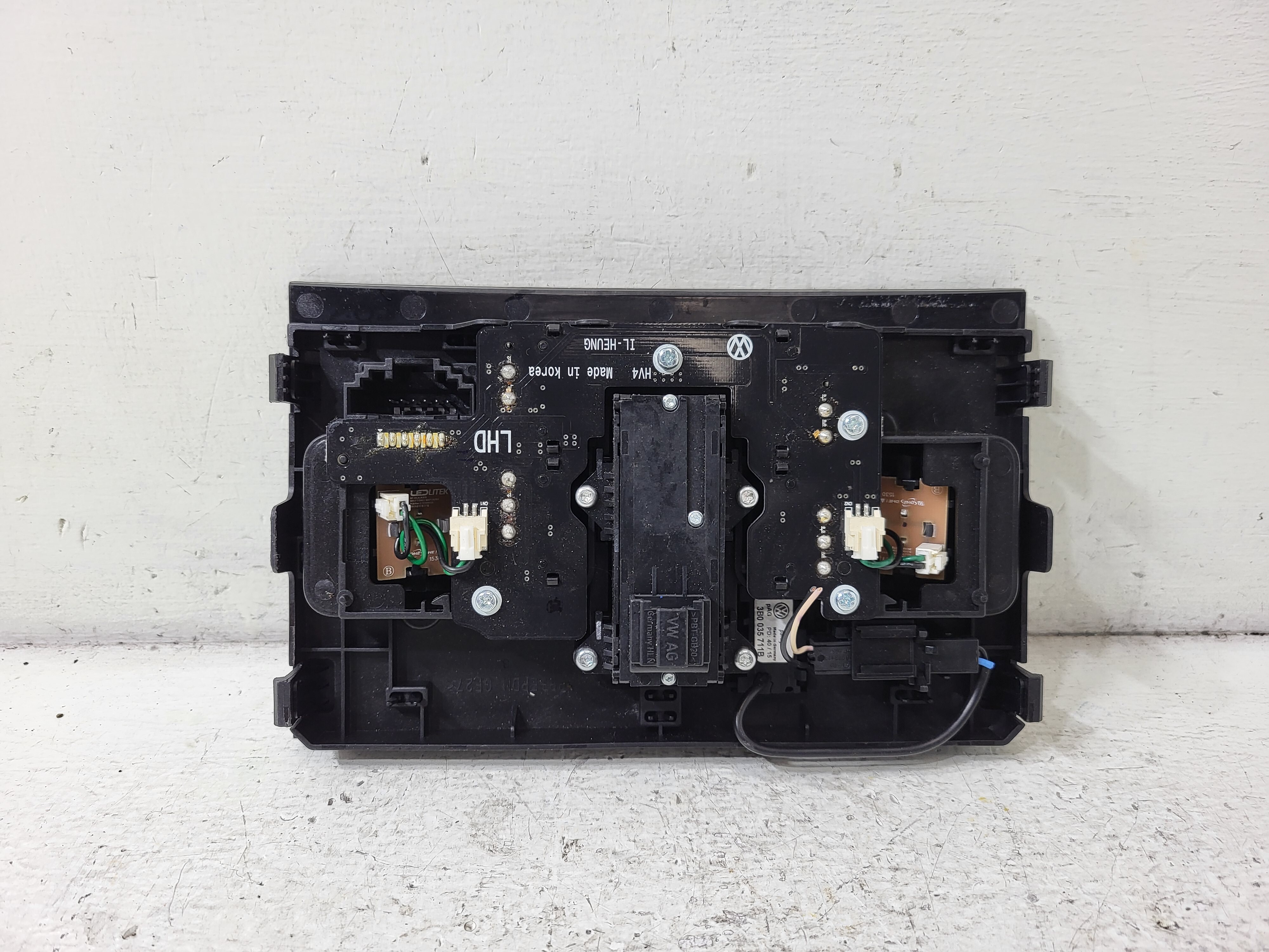 Pre-Owned 2016 Volkswagen Golf GTI Roof Overhead Console OEM LKQ (Good)