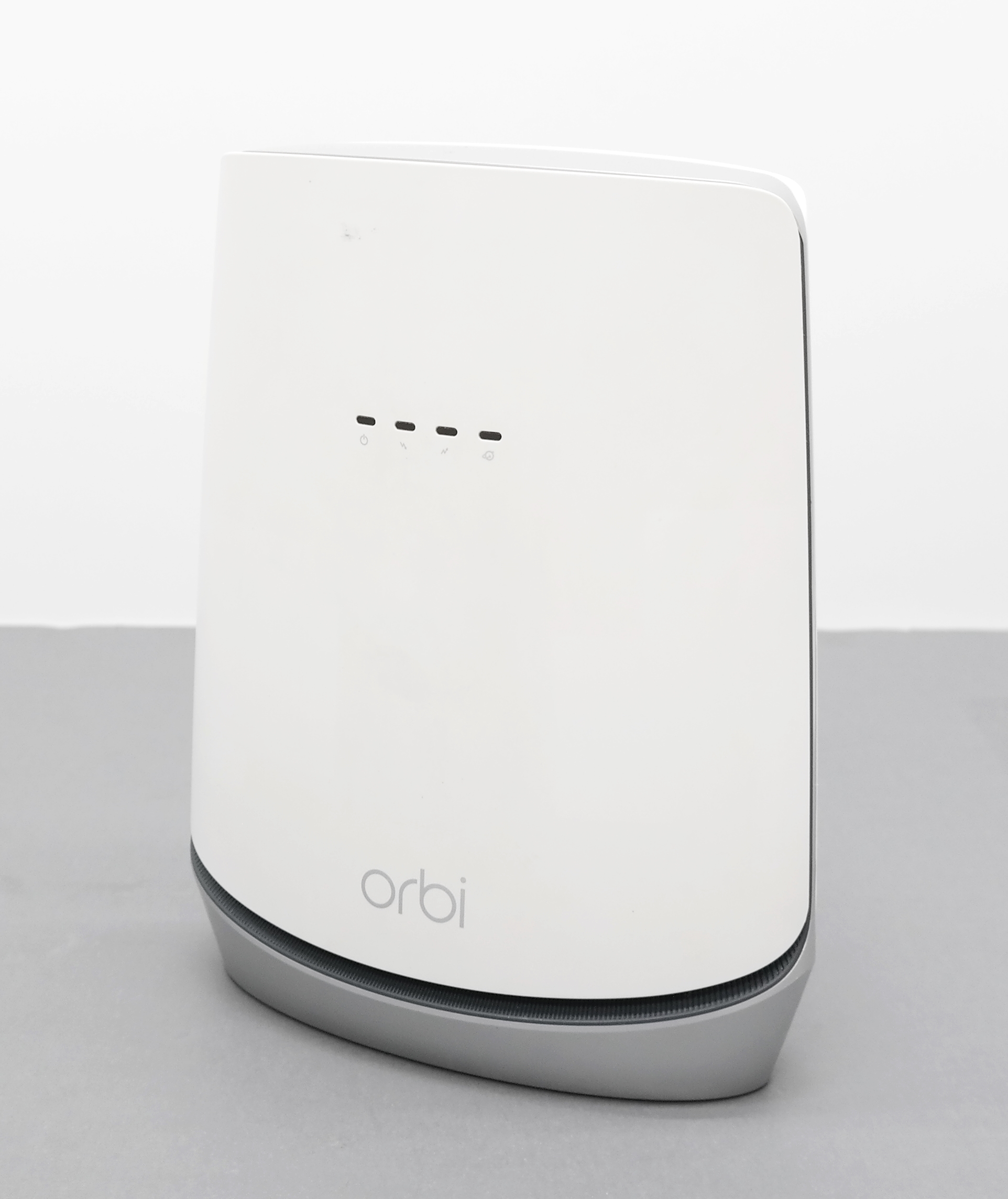 Used Netgear Orbi CBK752 Tri-Band WiFi 6 Mesh System with Built-in Cable Modem