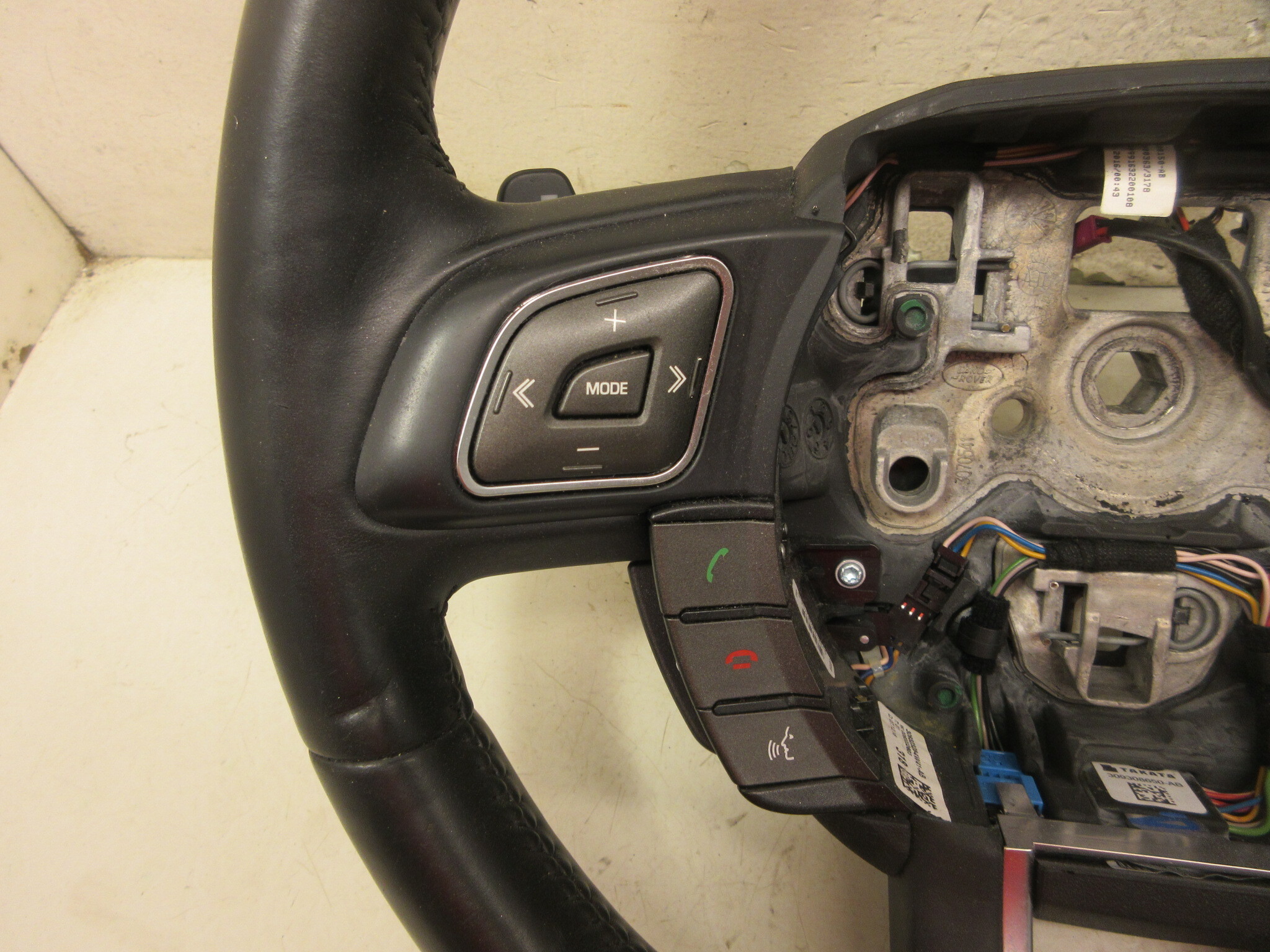 Pre-Owned 17 2017 Range Rover Evoque Heated Black Leather Steering Wheel OEM LKQ (Good)