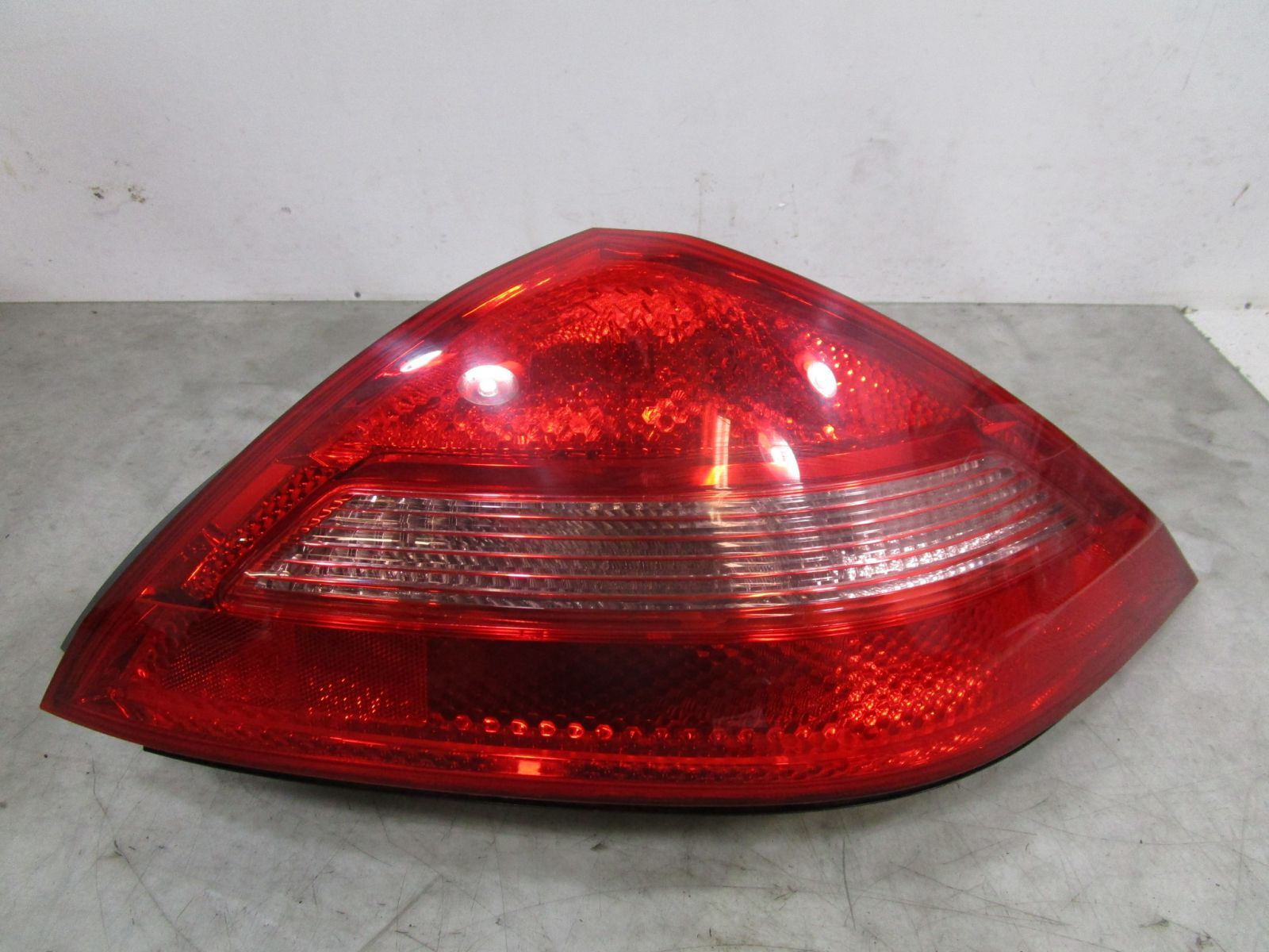 Pre-Owned 03 04 05 2003-2005 Honda Accord RH Passenger Tail Light Lamp OEM (Good)