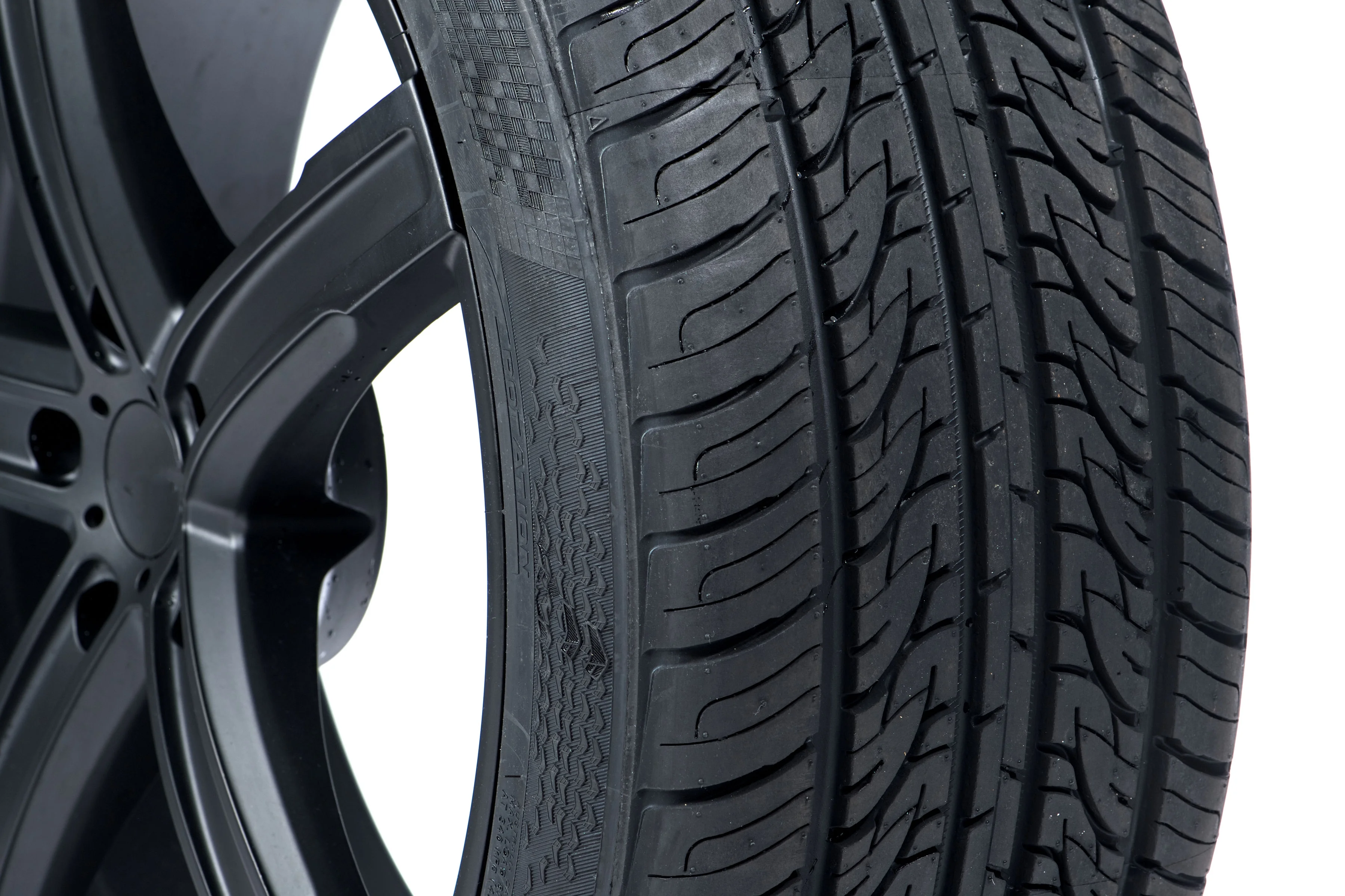 Vercelli Strada 2 All-Season Tire - 275/30R19 96W