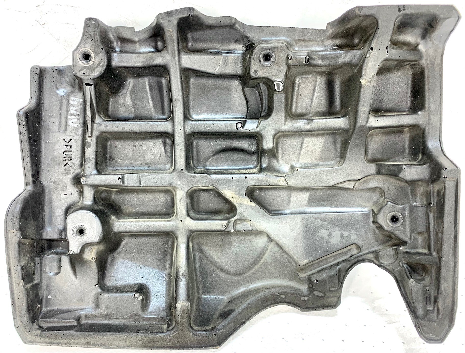 Pre-Owned 2017-2020 Toyota Sienna Engine Cover Assembly w/ Logo 3.5L Black/Chrome OEM (Good)