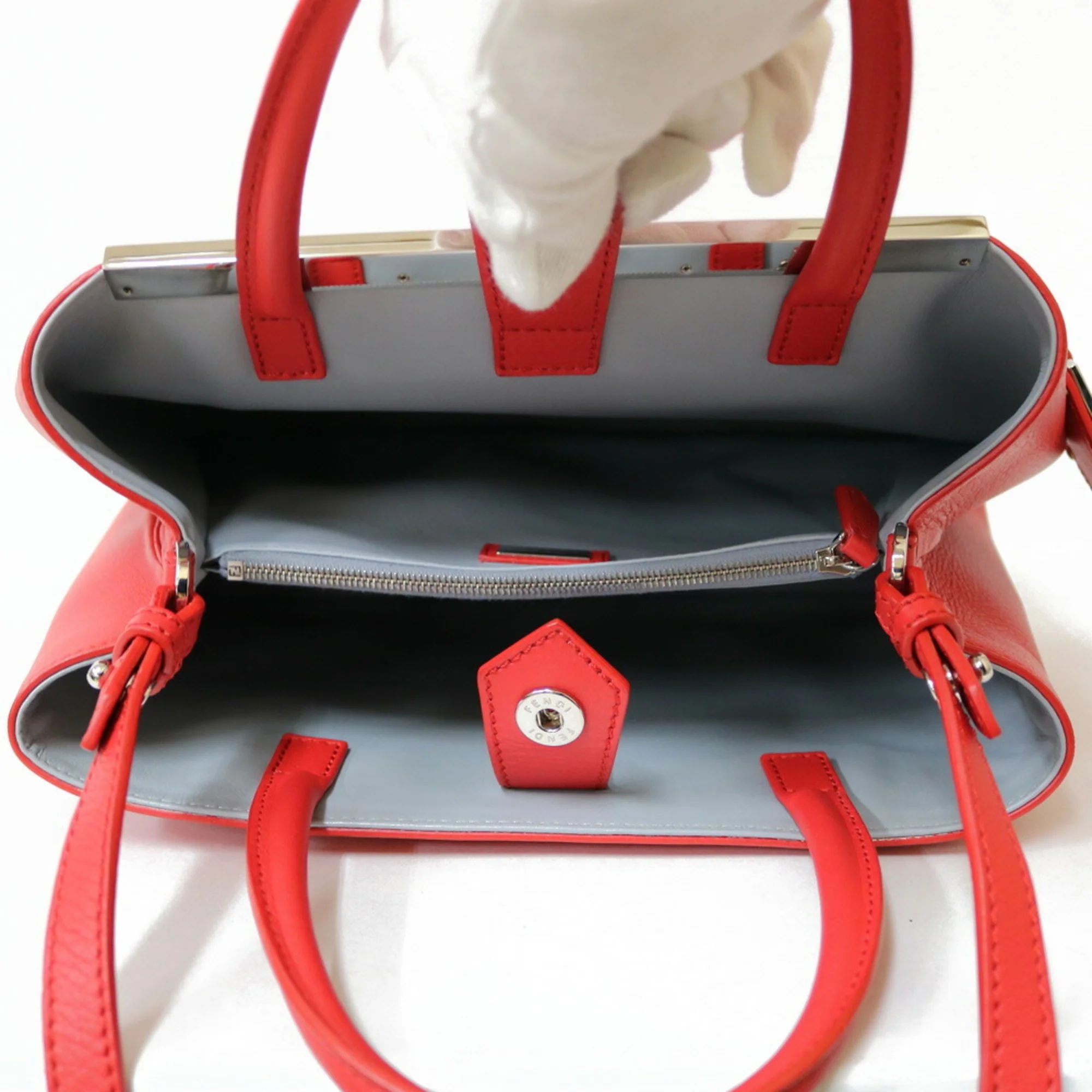 Pre-Owned FENDI Shoulder Bag Toujour Red Women's Leather (Good)