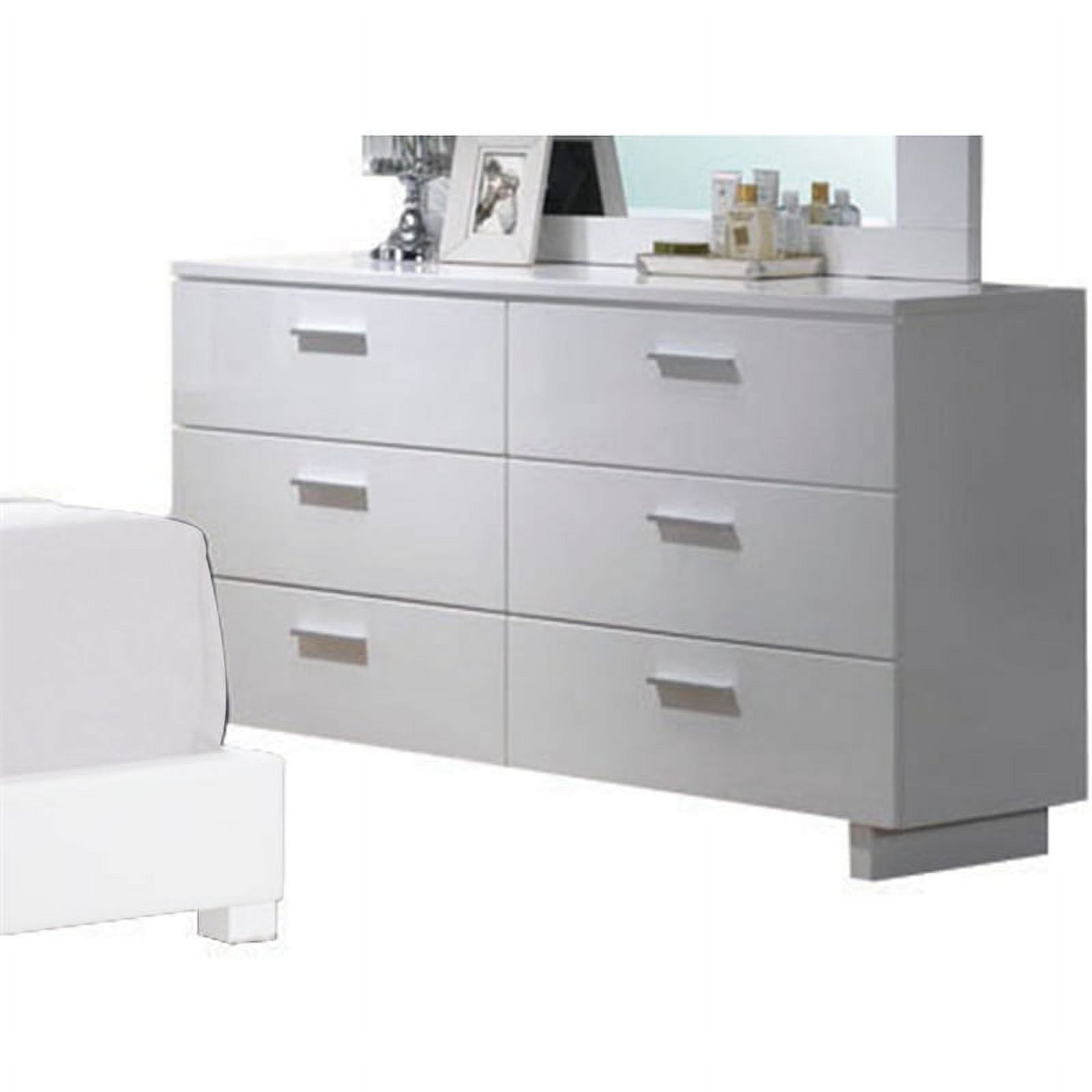 Bowery Hill 6 Drawer Dresser in White