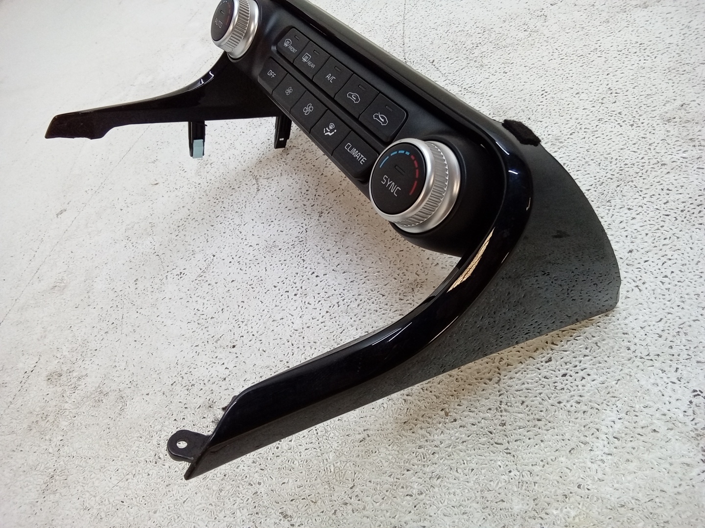 Pre-Owned 2019 Kia Stinger AC/ Heater Control Unit w/ Bezel  97250J5000 OEM (Good)